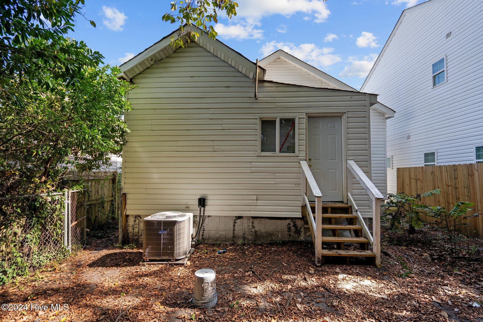 Single Family Residence at 102 S 11th Street, Wilmington, NC 28401, photo 12 of 12