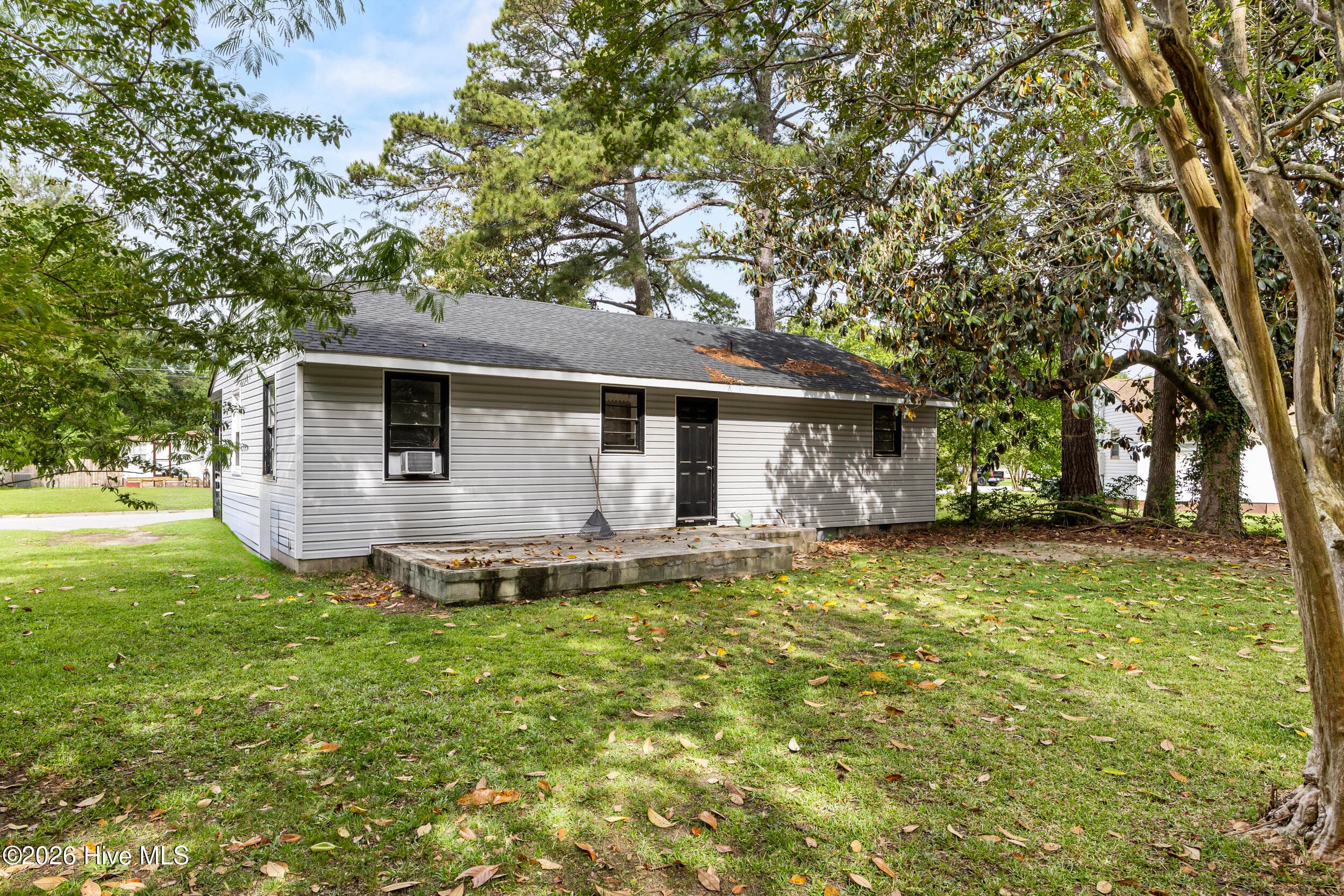 Single Family Residence at 530 Oak Lane, Jacksonville, NC 28540, photo 26 of 32