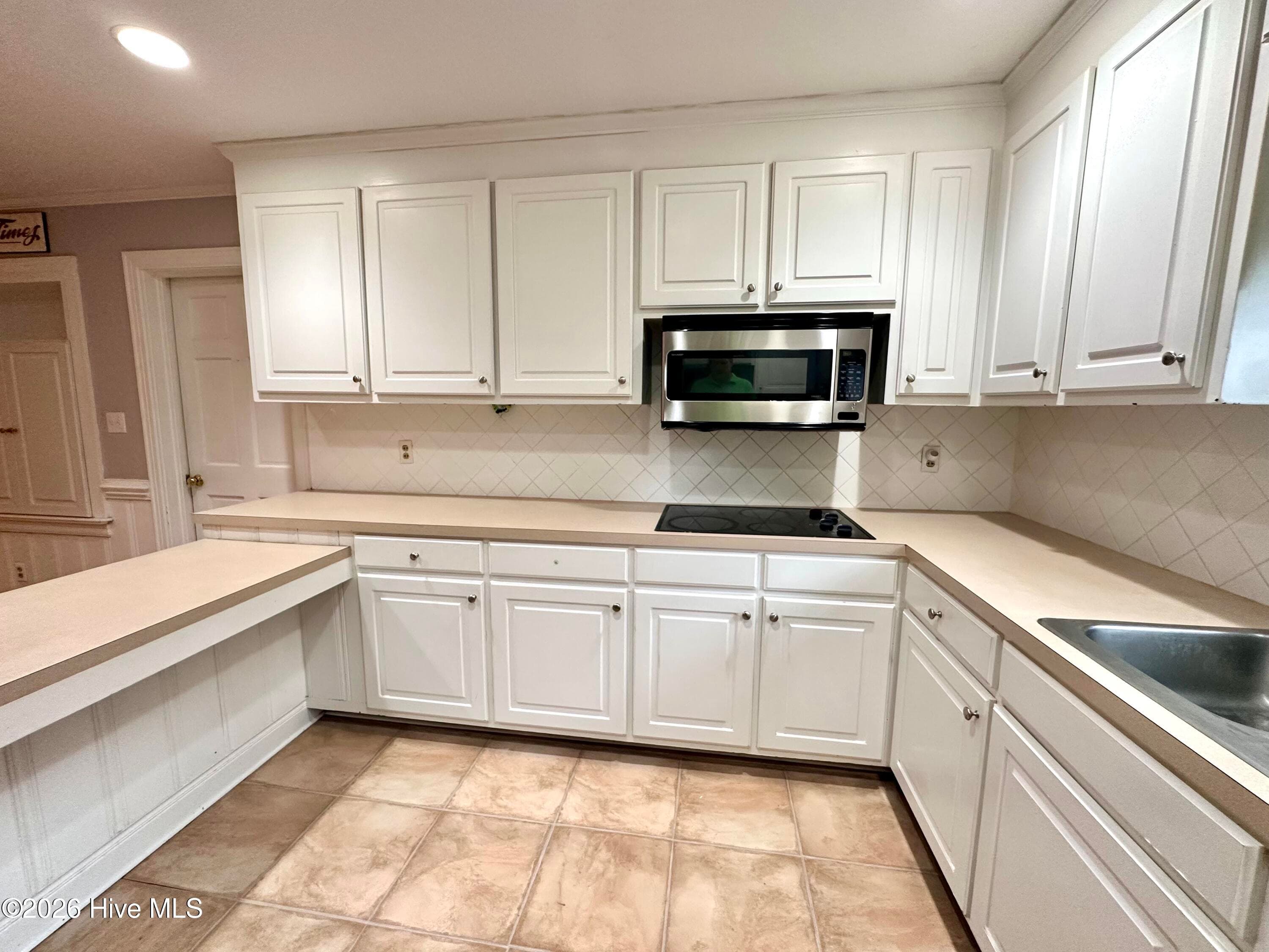 Single Family Residence at 2106 Southview Drive, Greenville, NC 27858, photo 6 of 20