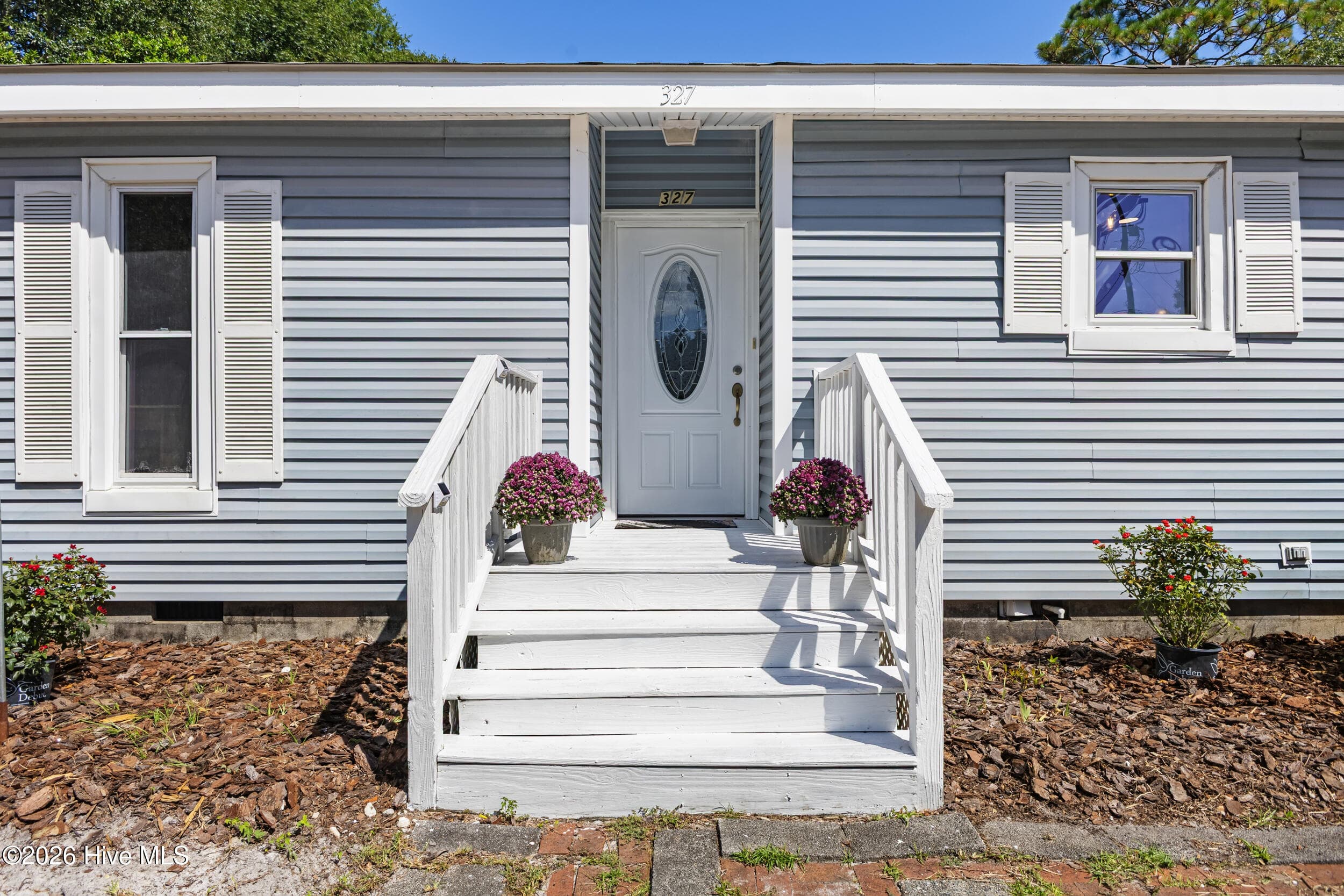 Single Family Residence at 327 Green Meadows Drive, Wilmington, NC 28405, photo 6 of 33