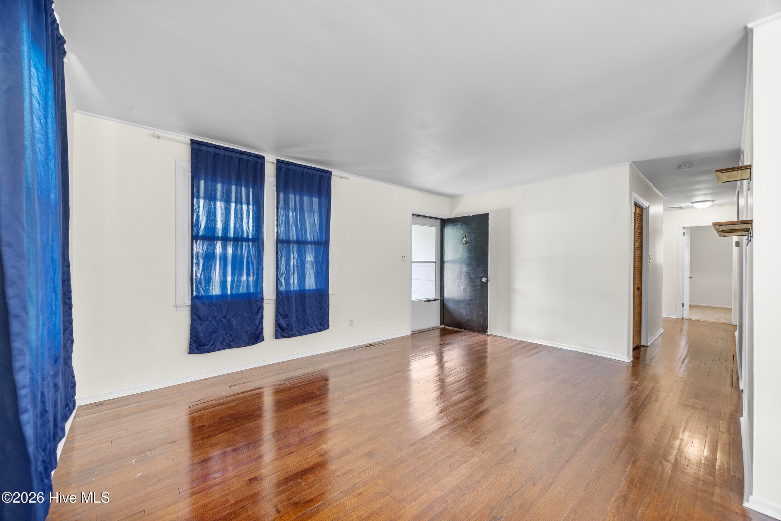 living room - 530 Oak Lane, Jacksonville, NC 28540