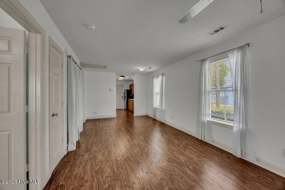 Single Family Residence at 100 S 11th Street, Wilmington, NC 28401, photo 8 of 24