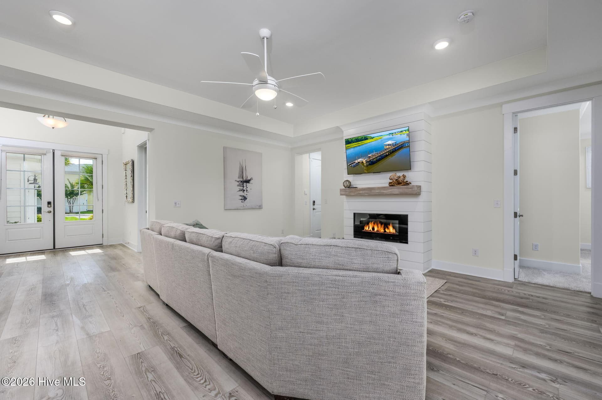 Single Family Residence at 2016 Manor Parc Drive, Calabash, NC 28467, photo 20 of 127