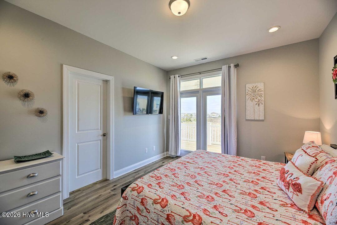 Single Family Residence at 124 Salt Marsh Way, Atlantic Beach, NC 28512, photo 11 of 34