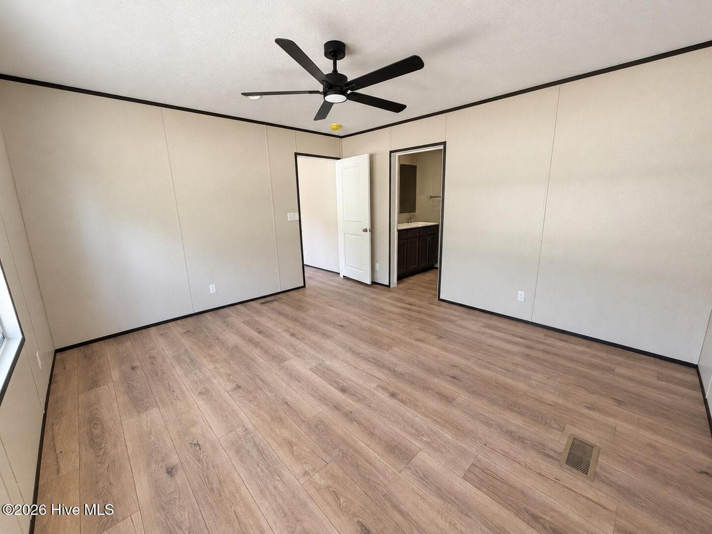 Manufactured Home at 809 Garner Drive, Newport, NC 28570, photo 16 of 69
