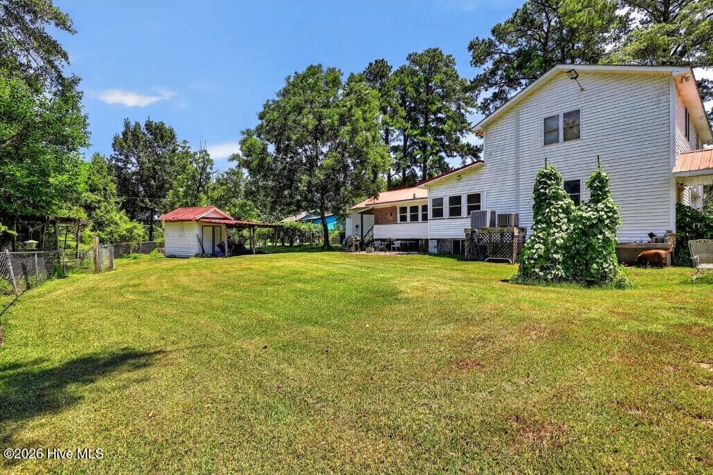 Single Family Residence at 1465 B Street, New Bern, NC 28560, photo 19 of 36