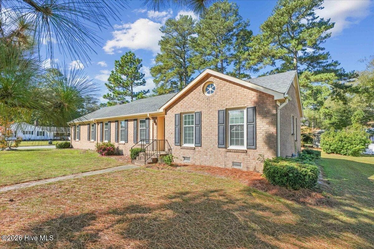 Single Family Residence at 3000 Camelot Drive, Kinston, NC 28504, photo 2 of 51
