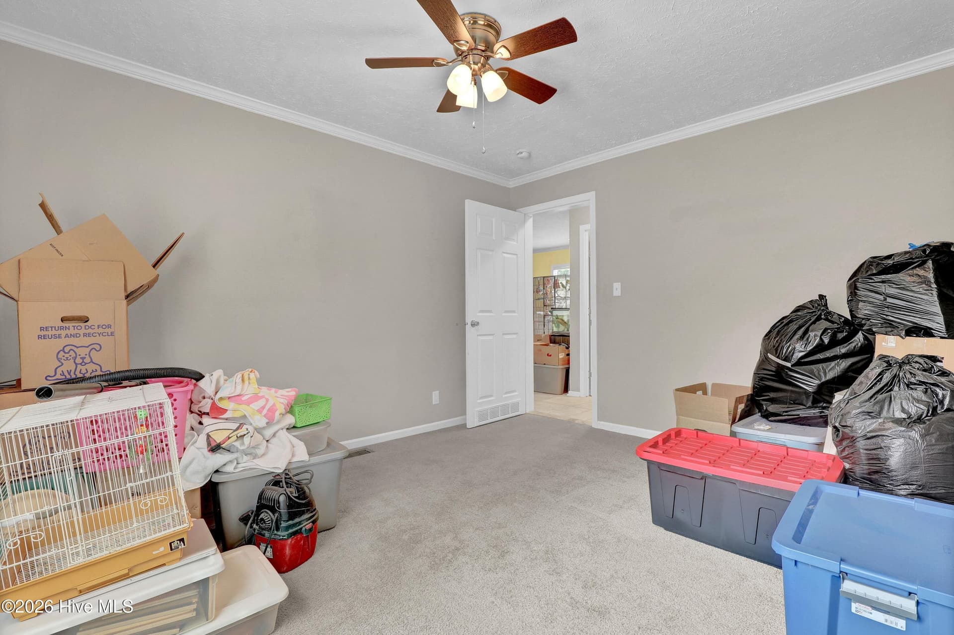 Manufactured Home at 570 King Drive, Hampstead, NC 28443, photo 19 of 40
