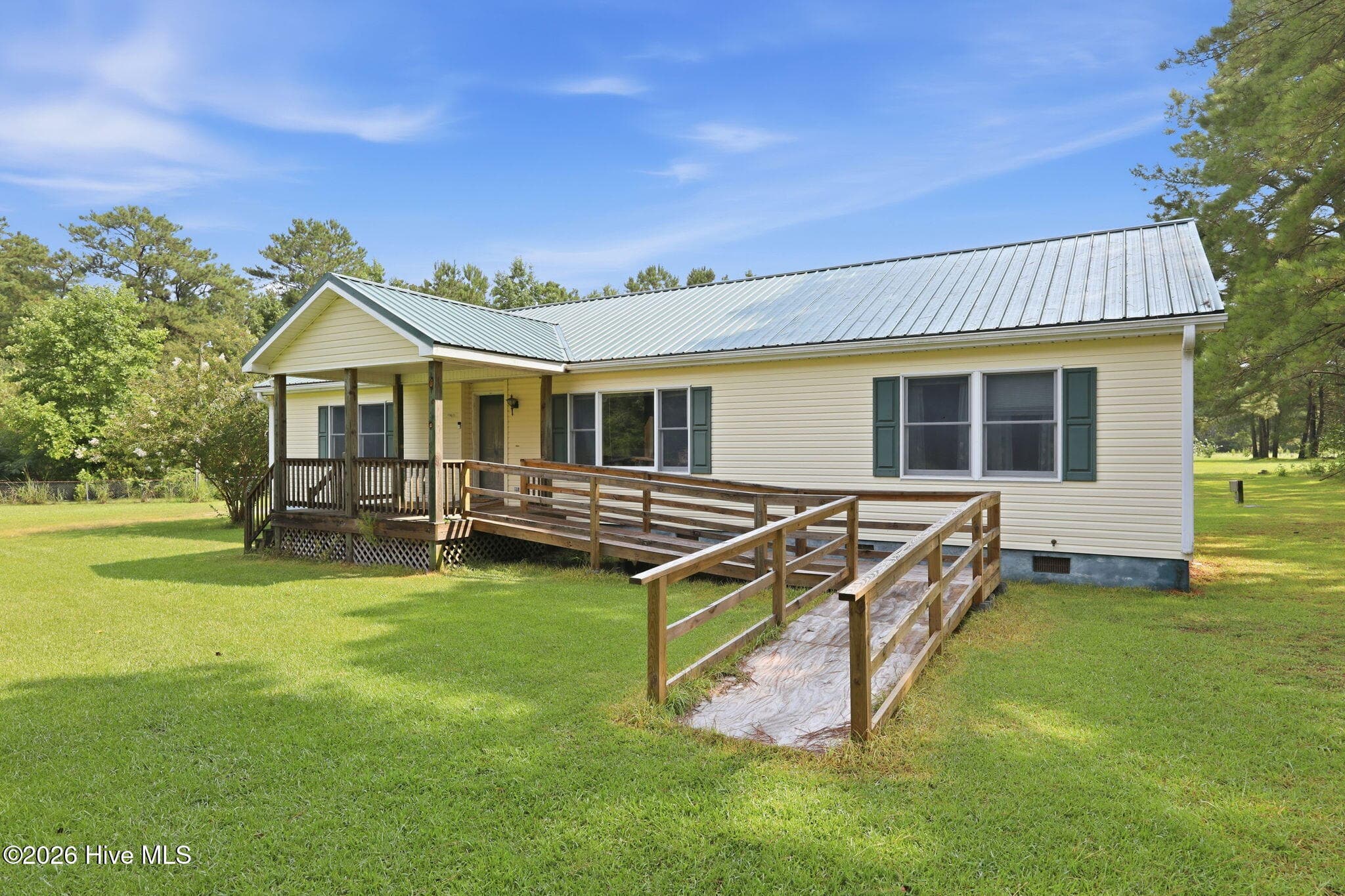Single Family Residence at 1800 Lee Landing Road, New Bern, NC 28560, photo 2 of 50