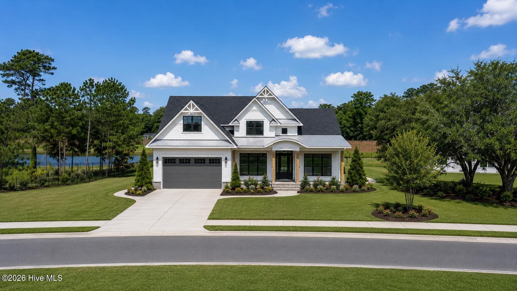 Single Family Residence at 322 E Wayfinder Lane, Hampstead, NC 28443, photo 4 of 9