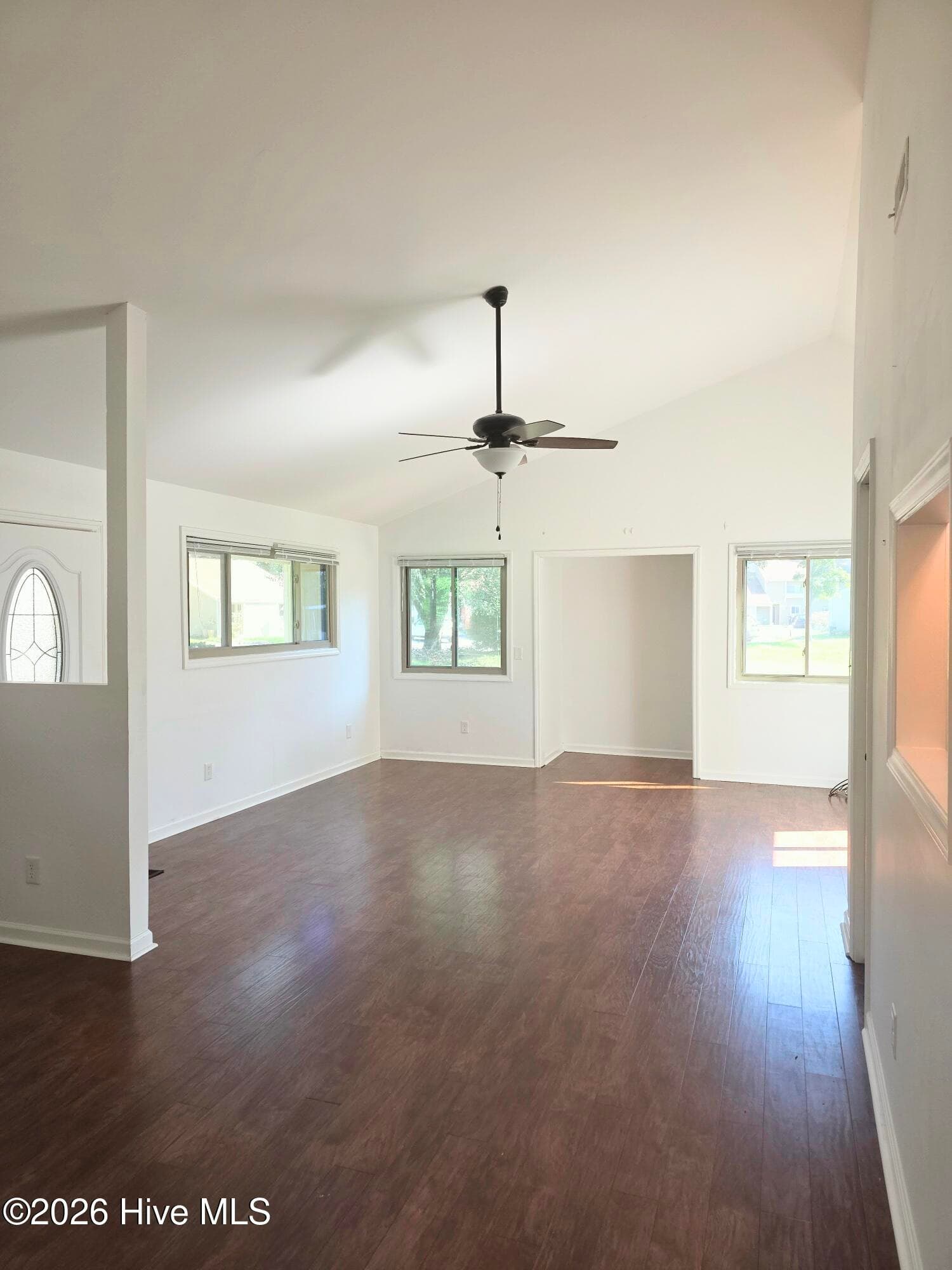 Townhouse at 114 Quarterdeck, New Bern, NC 28562, photo 14 of 33