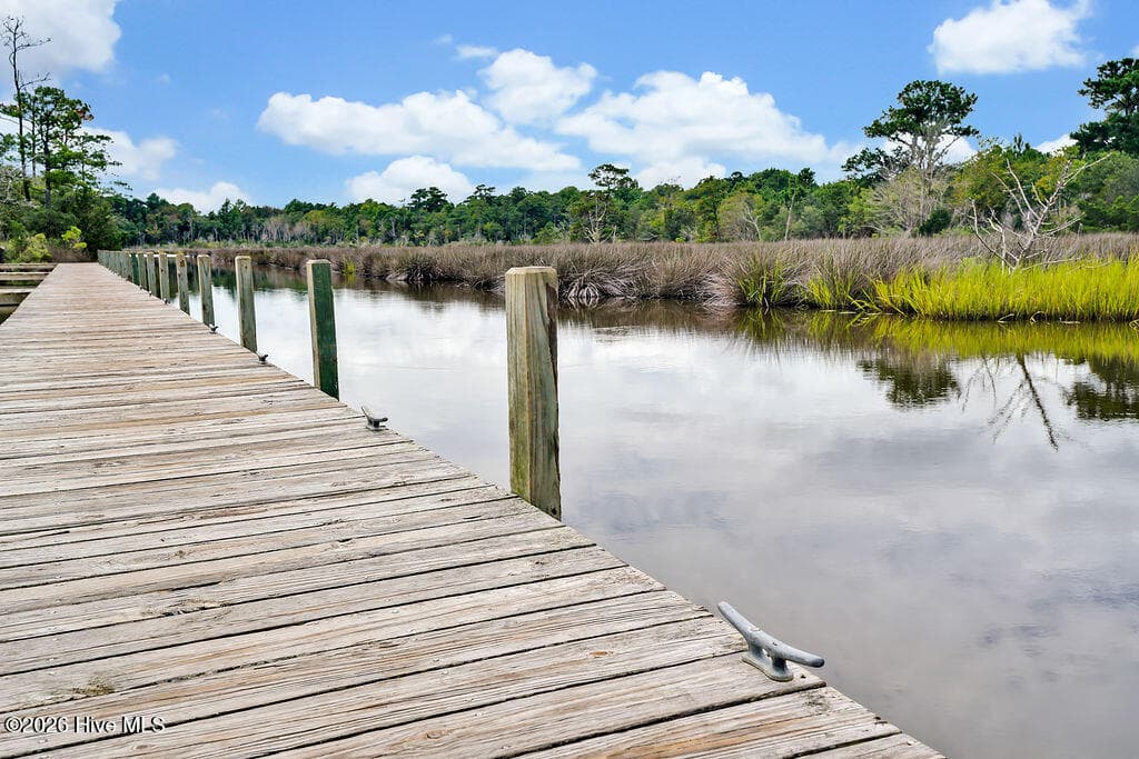 Enjoy temporary docking in your neighborhood with Mimosa Bay's private community dock - 266 E Red Head Circle, Sneads Ferry, NC 28460