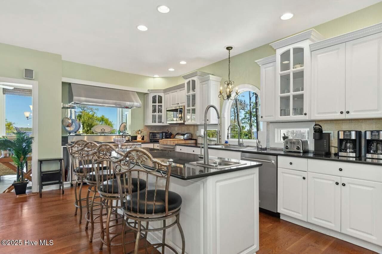 Island Kitchen - 7012 Sound Drive, Emerald Isle, NC 28594