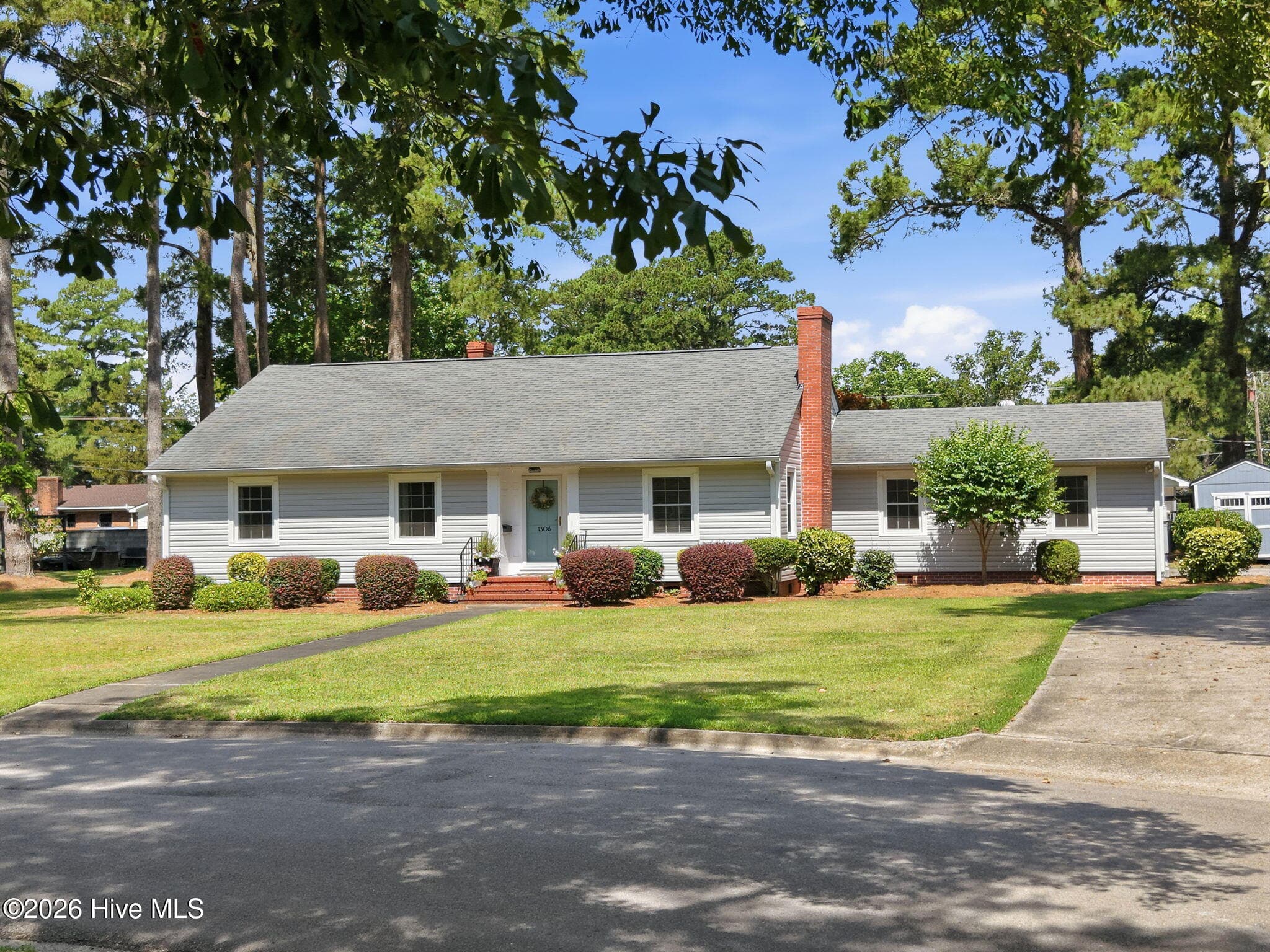 Single Family Residence at 1306 Summit Avenue, Washington, NC 27889, photo 2 of 40