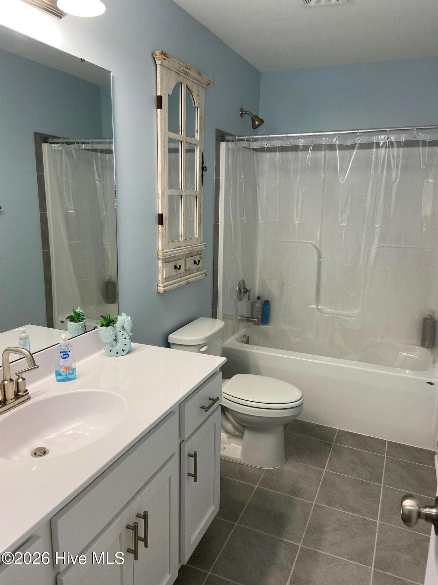 Full Bath Hall - 808 Colchester Reef Run, Sneads Ferry, NC 28460