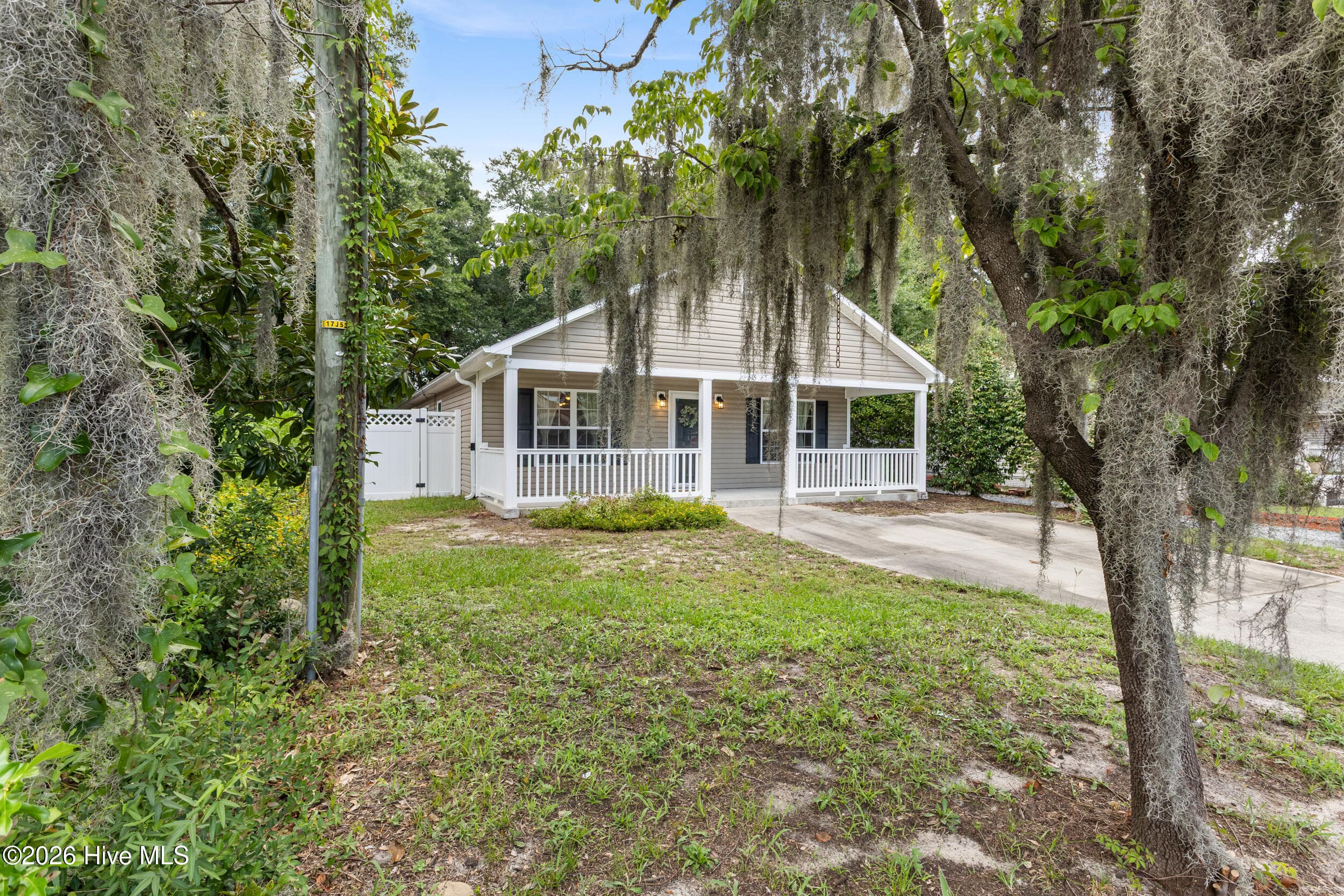 Single Family Residence at 615 Tennessee Avenue, Wilmington, NC 28401, photo 7 of 38