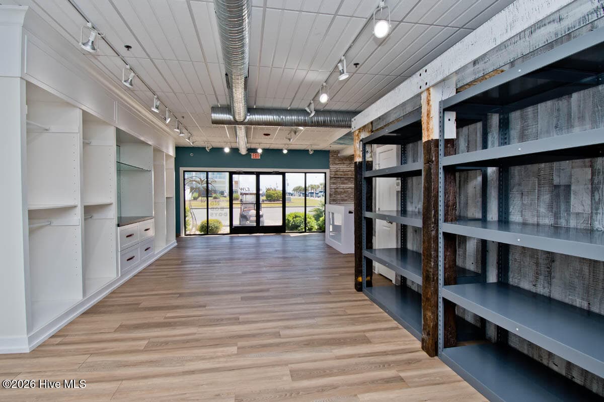 Commercial opportunity awaits. - 9004 Louise Avenue A1 & B1, Emerald Isle, NC 28594
