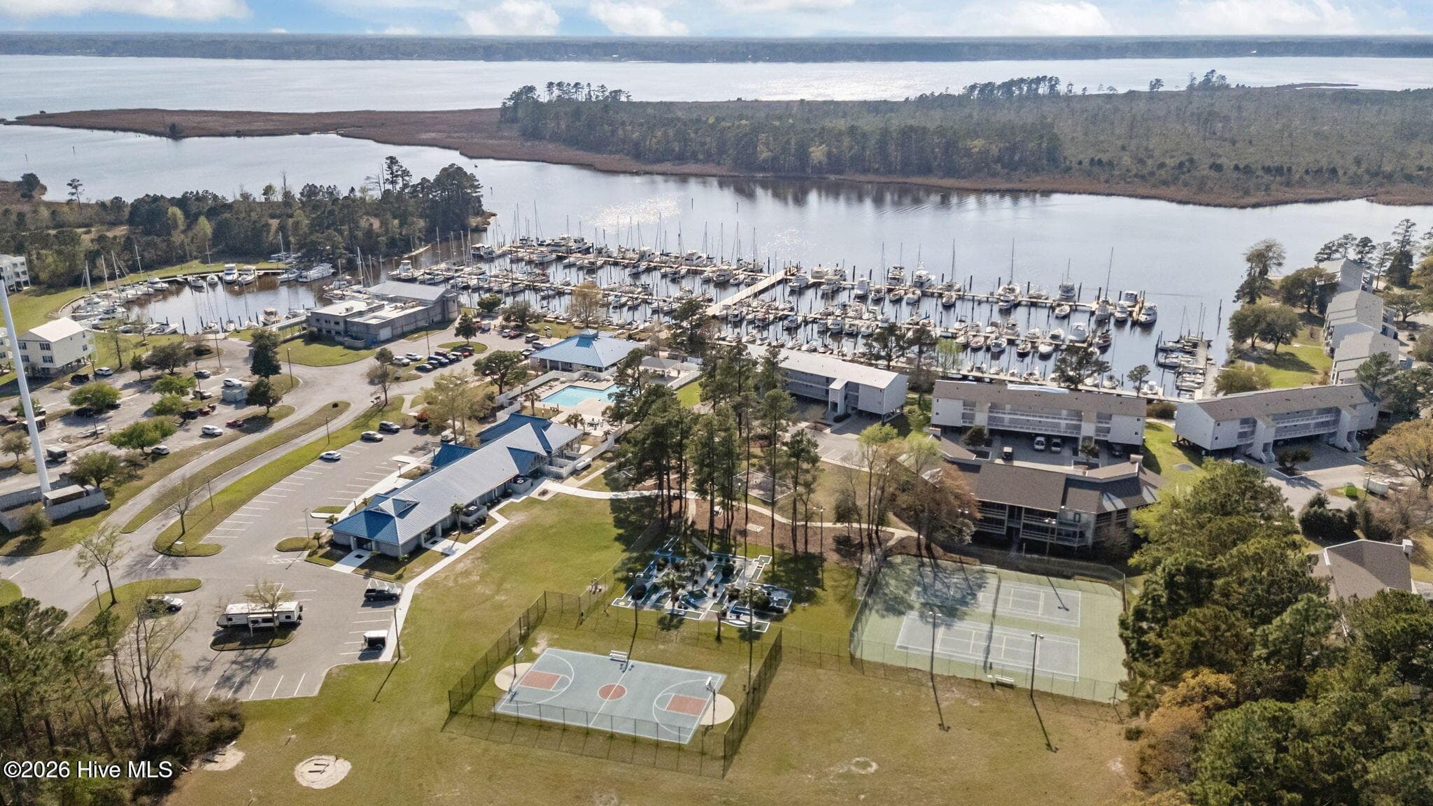Single Family Residence at 1318 Caracara Drive, New Bern, NC 28560, photo 14 of 33