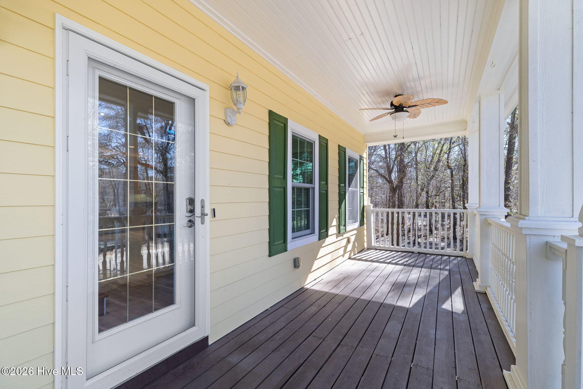 Single Family Residence at 815 Riverview Drive, Burgaw, NC 28425, photo 2 of 9