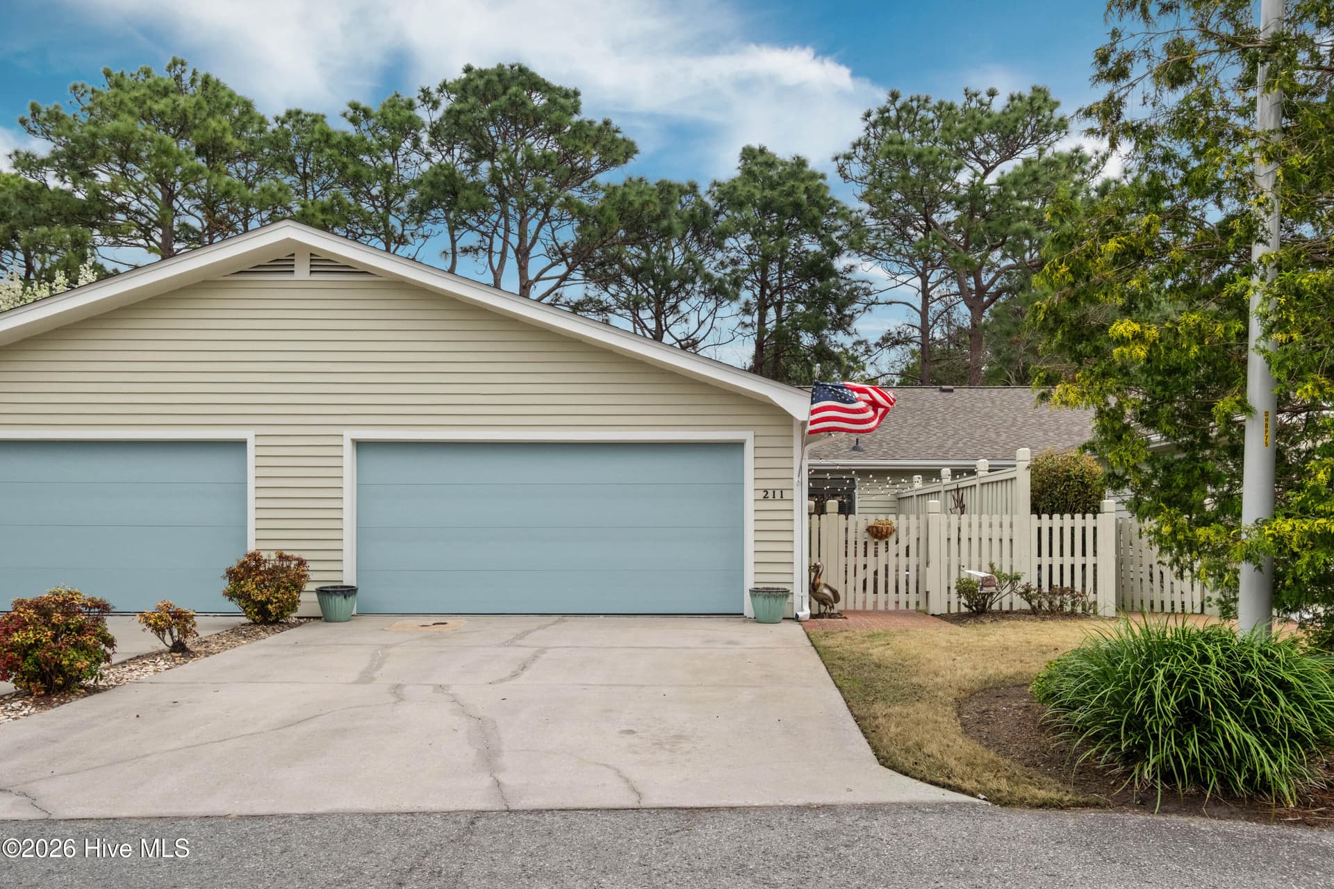 Townhouse at 211 Inland Greens Circle, Wilmington, NC 28405, photo 2 of 114