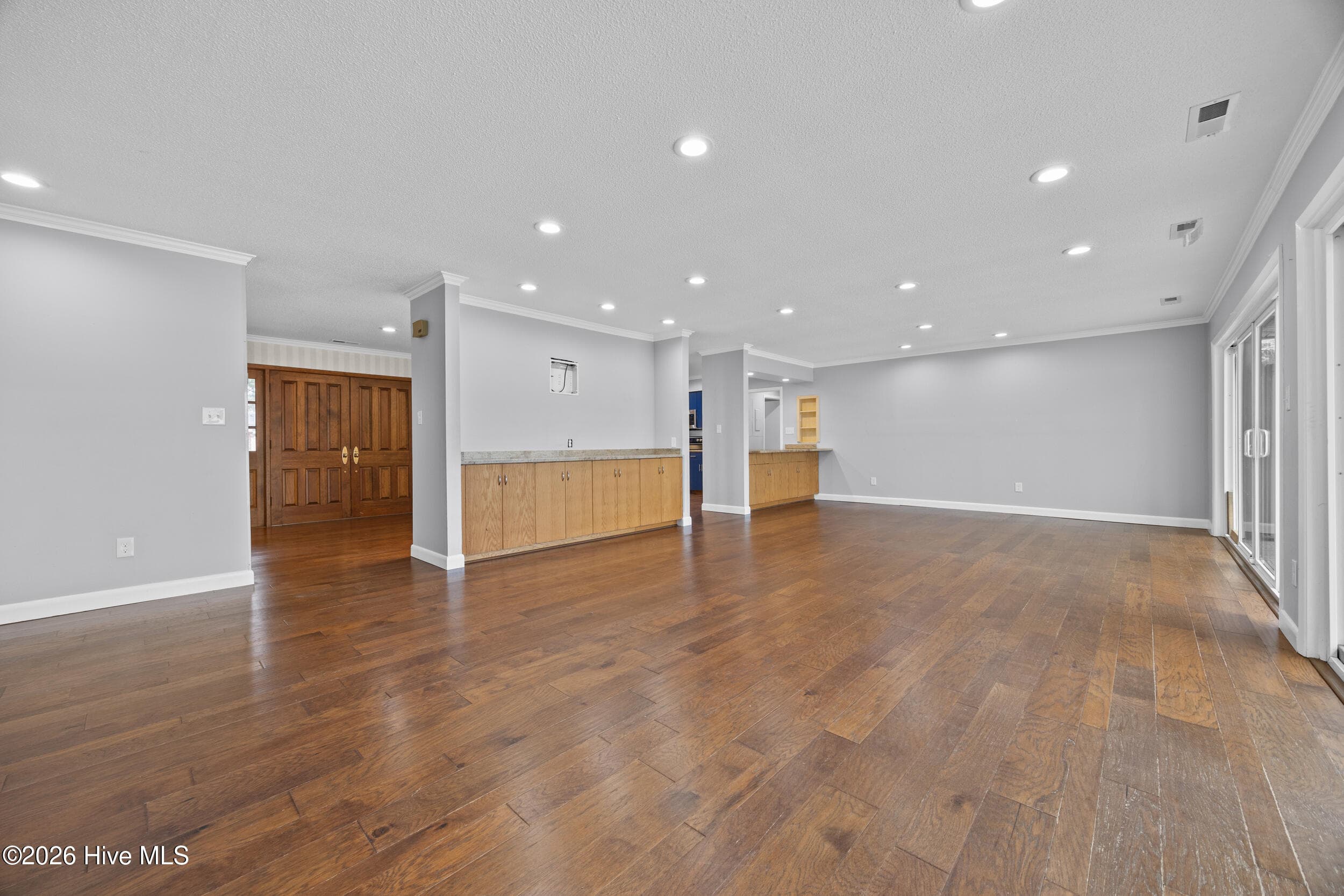 living room - 616 E Murphy Street, Wallace, NC 28466