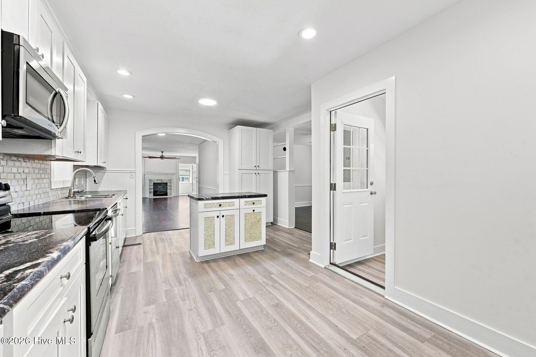Single Family Residence at 301 W 15th Street, Washington, NC 27889, photo 7 of 31