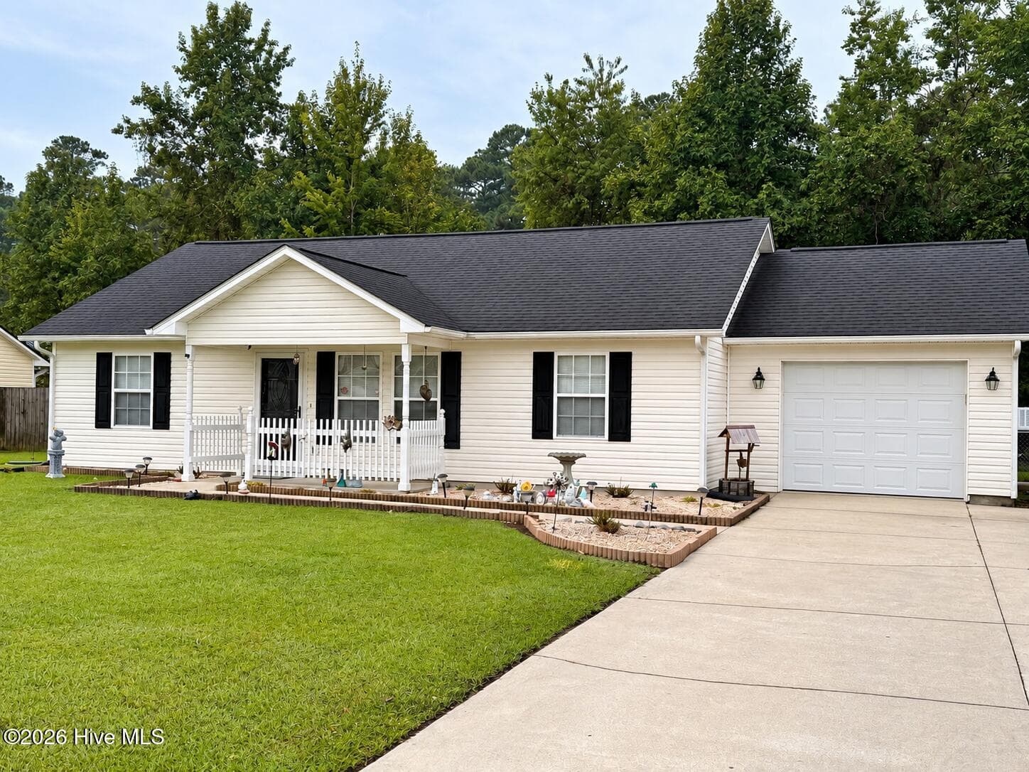 Single Family Residence at 120 Eagle Trail, New Bern, NC 28562, photo 2 of 2