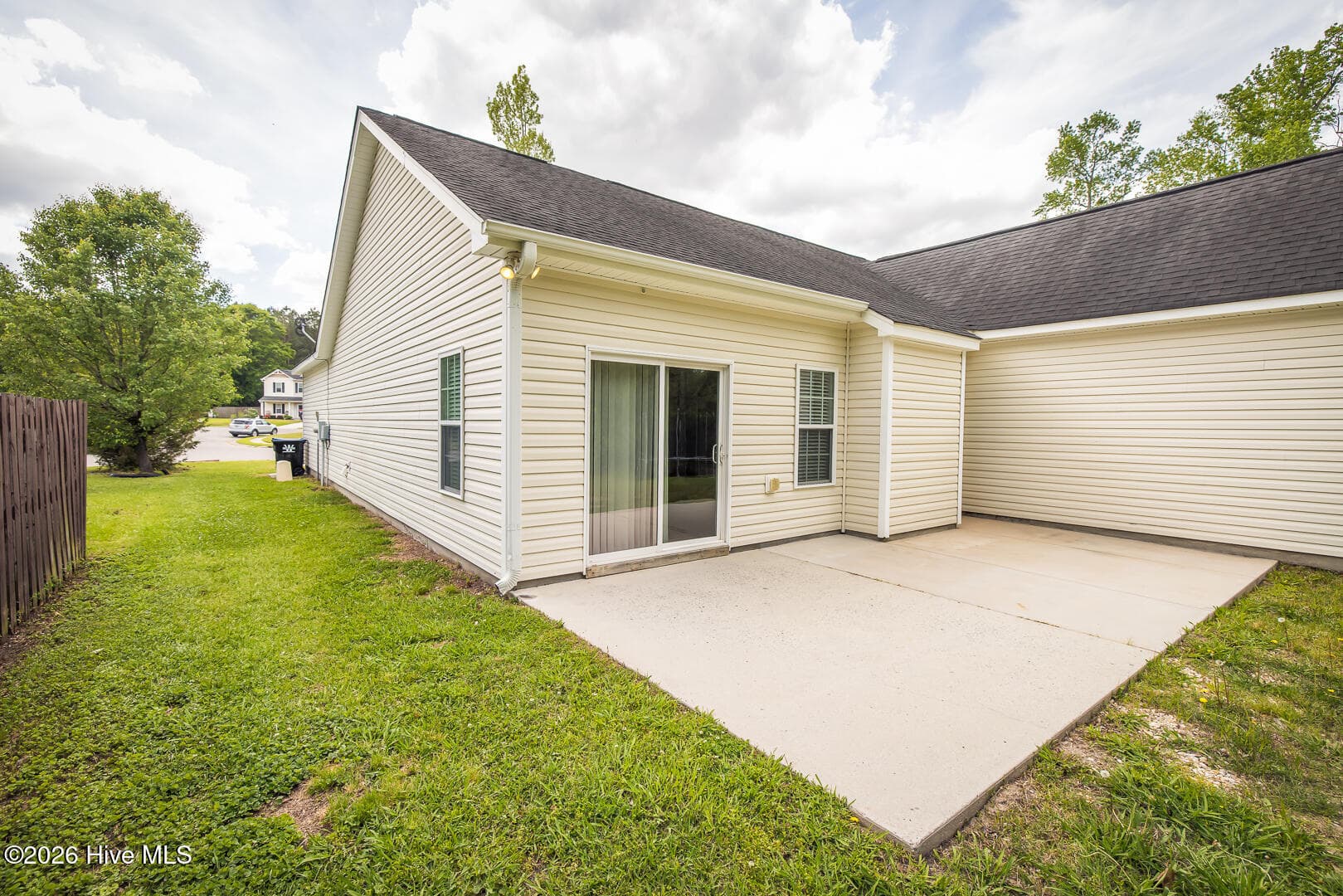 Single Family Residence at 1017 Bally Bunion Lane, Burgaw, NC 28425, photo 32 of 39
