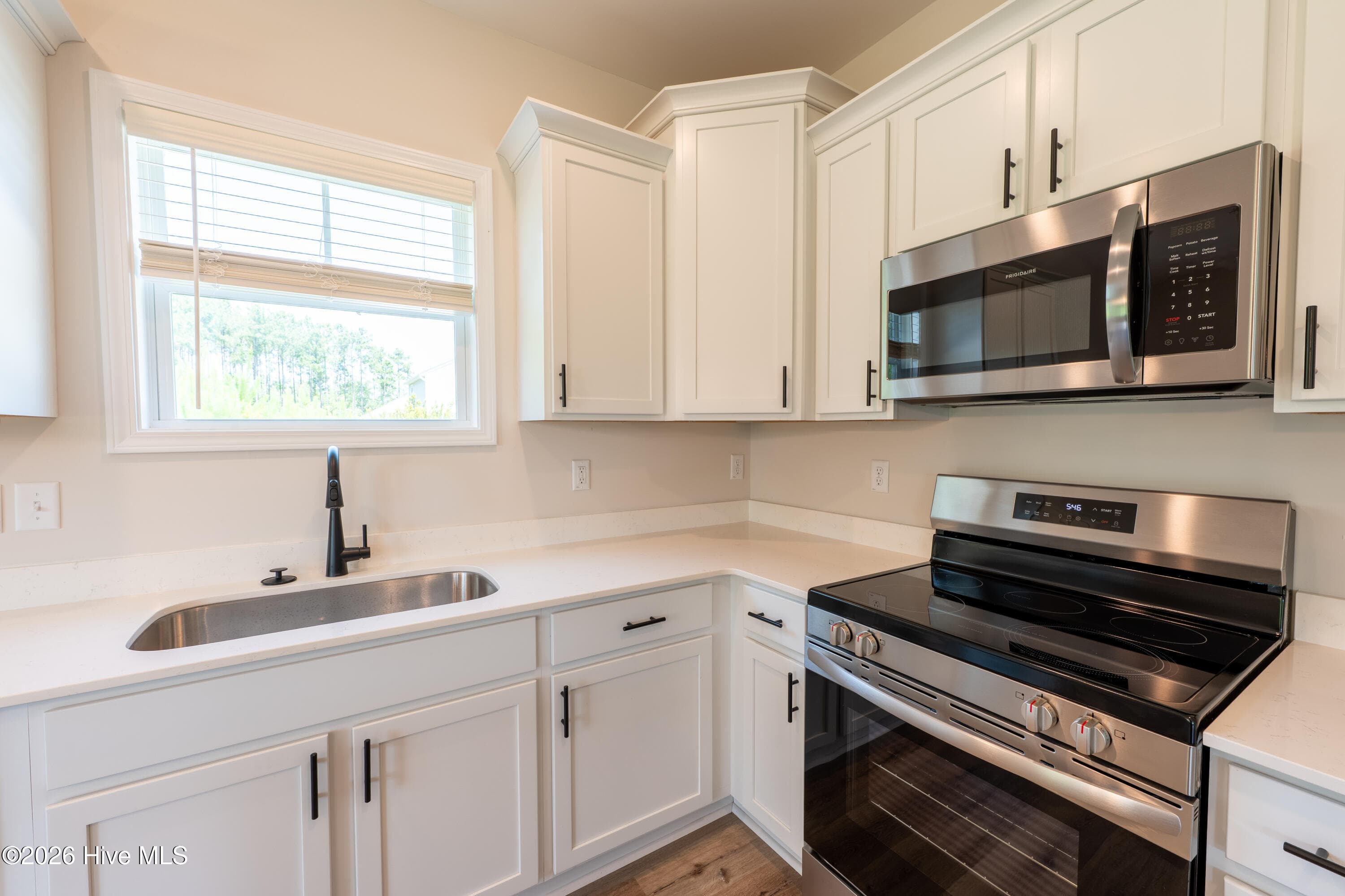 Single Family Residence at 164 Huxley Terrace, Hampstead, NC 28443, photo 10 of 29