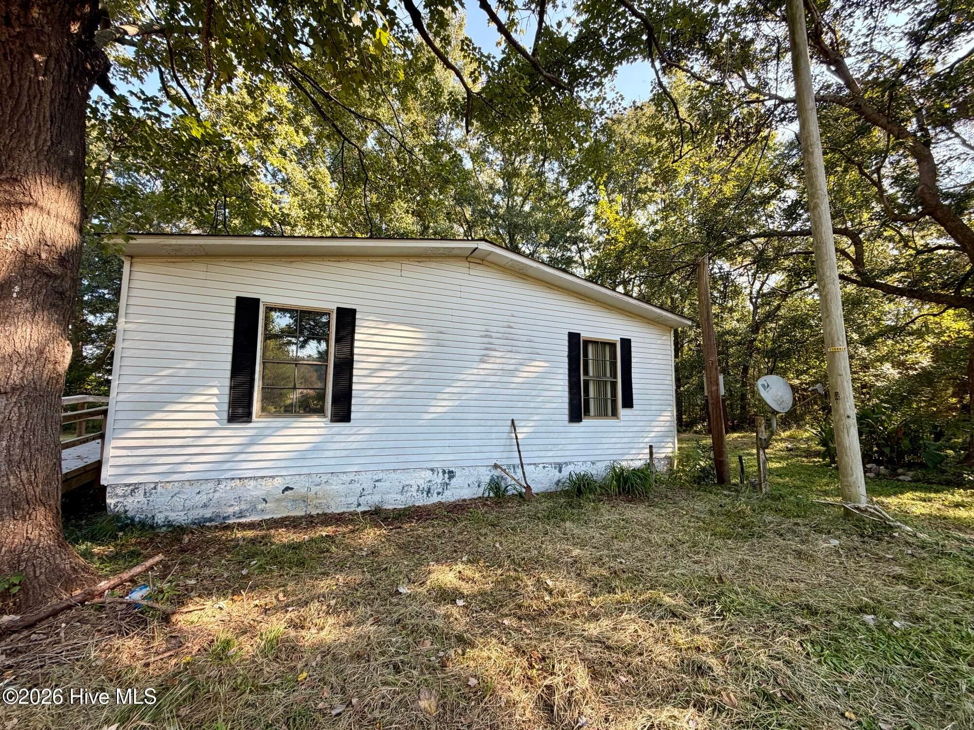 Manufactured Home at 9559 S Us 17 Highway S, Chocowinity, NC 27817, photo 3 of 9
