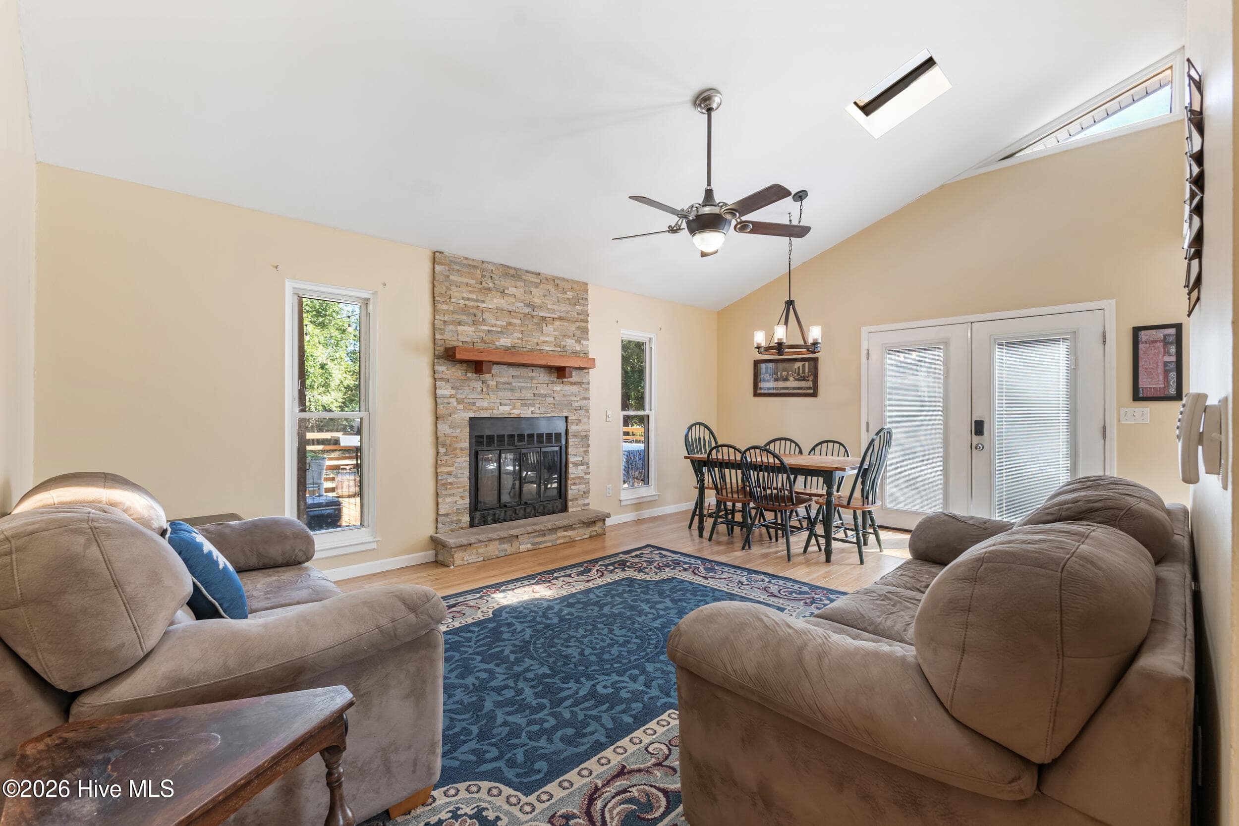 Single Family Residence at 327 Green Meadows Drive, Wilmington, NC 28405, photo 8 of 33
