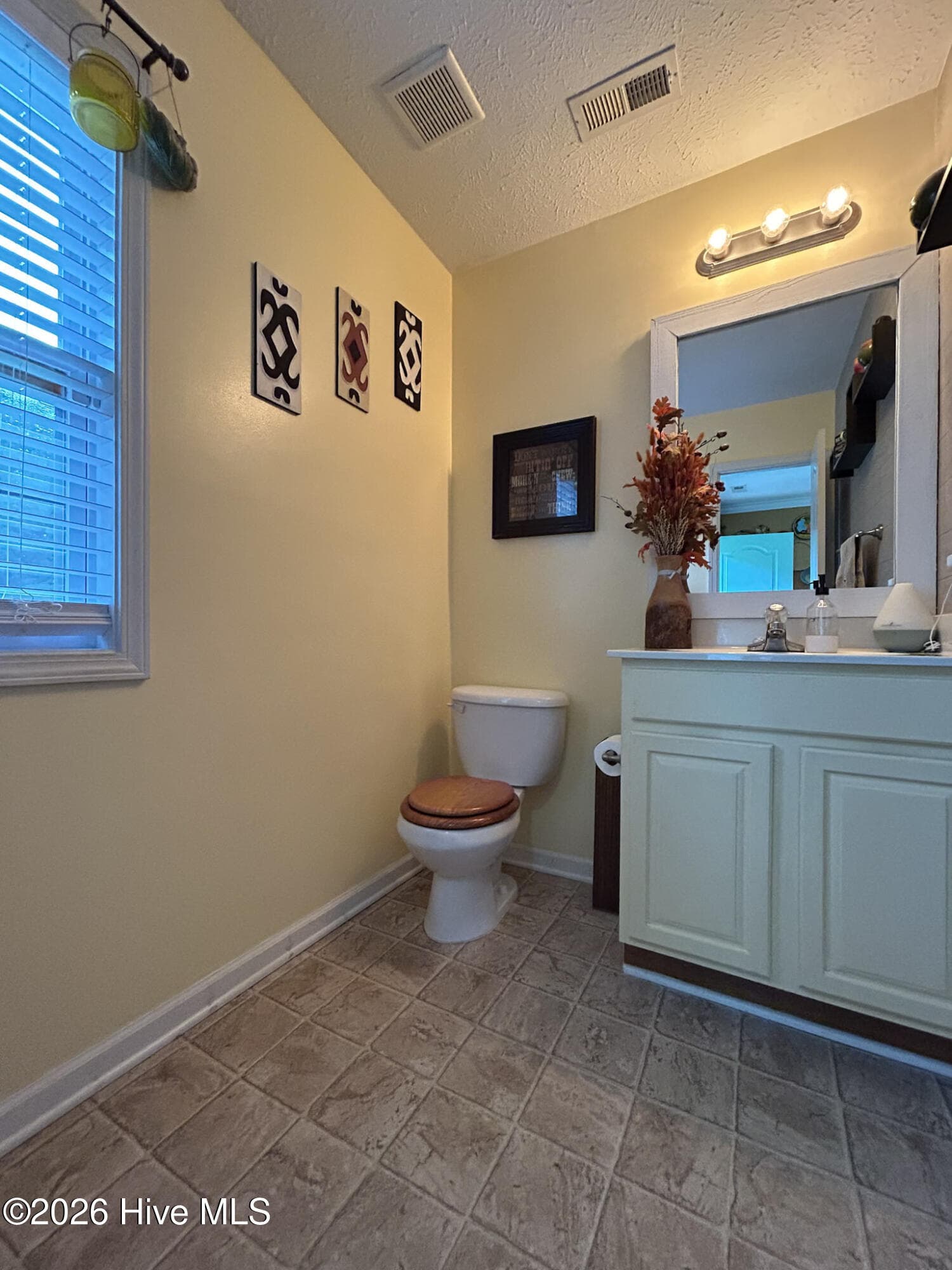 Single Family Residence at 305 Vito Court, Richlands, NC 28574, photo 10 of 83