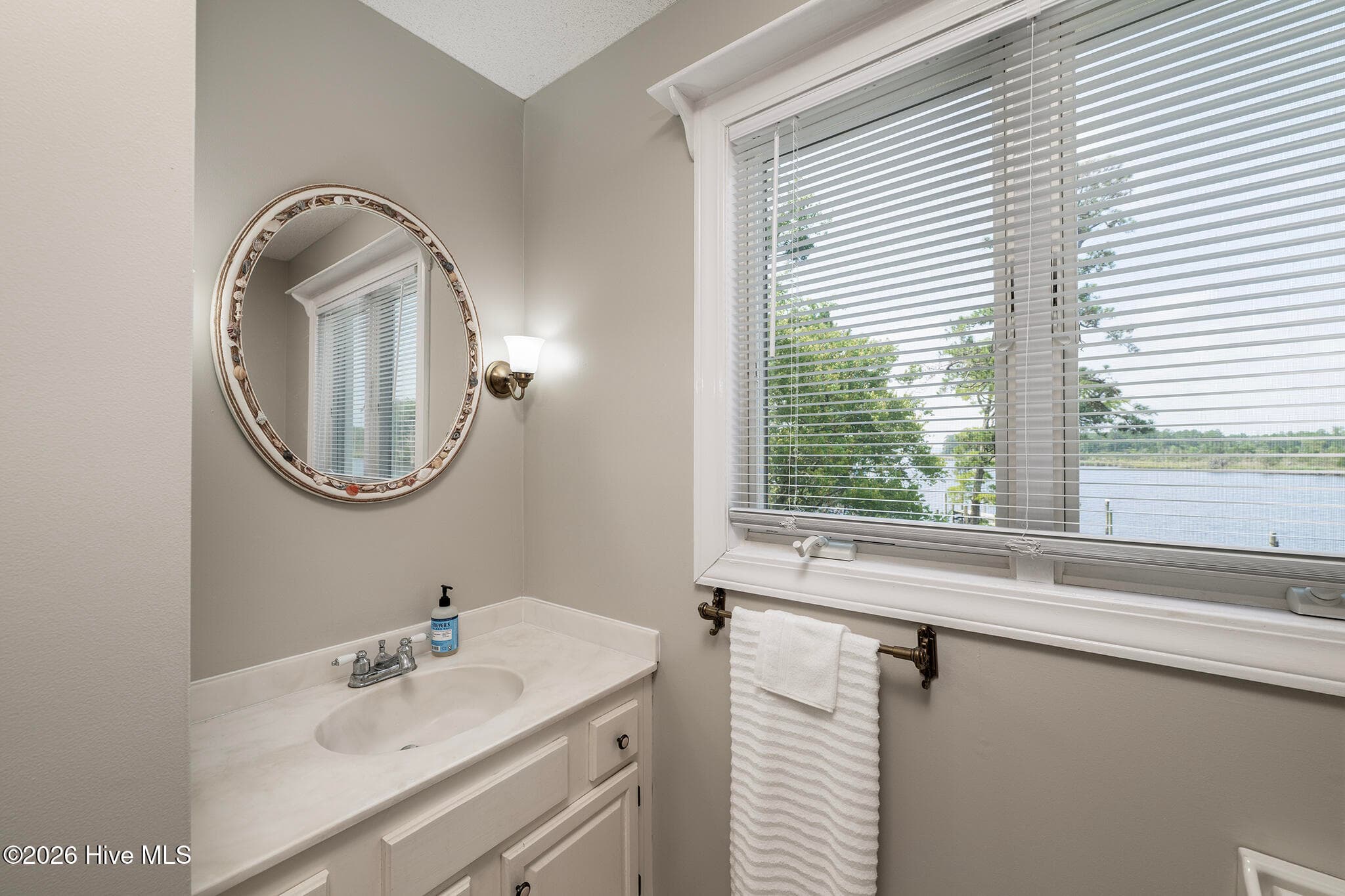 Guest Bathroom on Top Floor - 5616 Gondolier Drive, New Bern, NC 28560