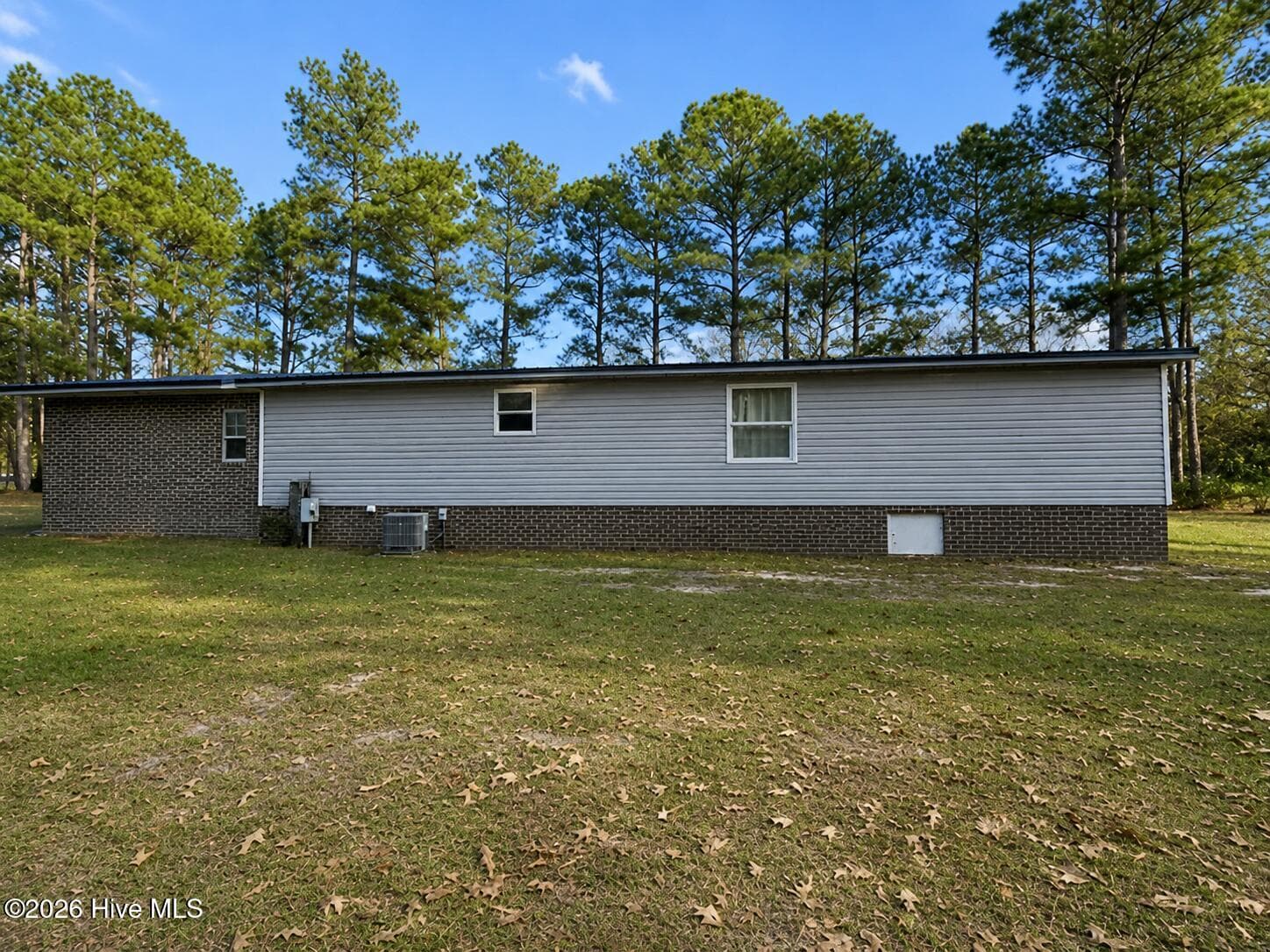 Manufactured Home at 8801 Johns Mill Road, Maxton, NC 28364, photo 4 of 14