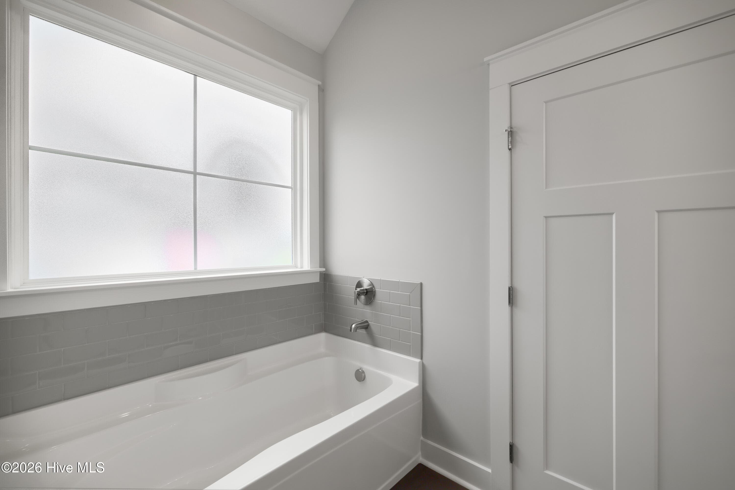 6ft garden tub - 1777 Bellingham Drive, Beech Island, SC 29842