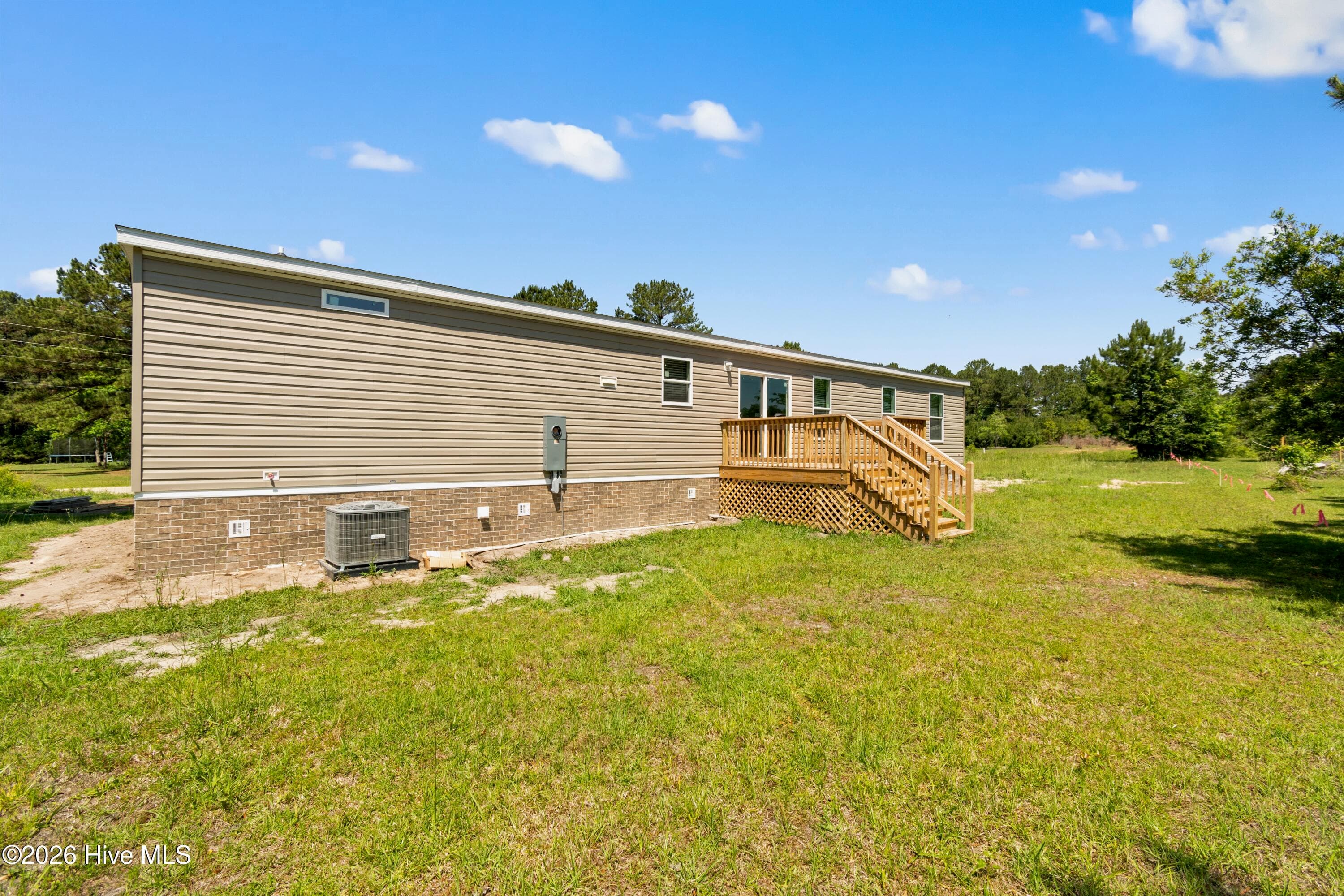 Manufactured Home at 490 Orchard Lane SE, Bolivia, NC 28422, photo 5 of 28