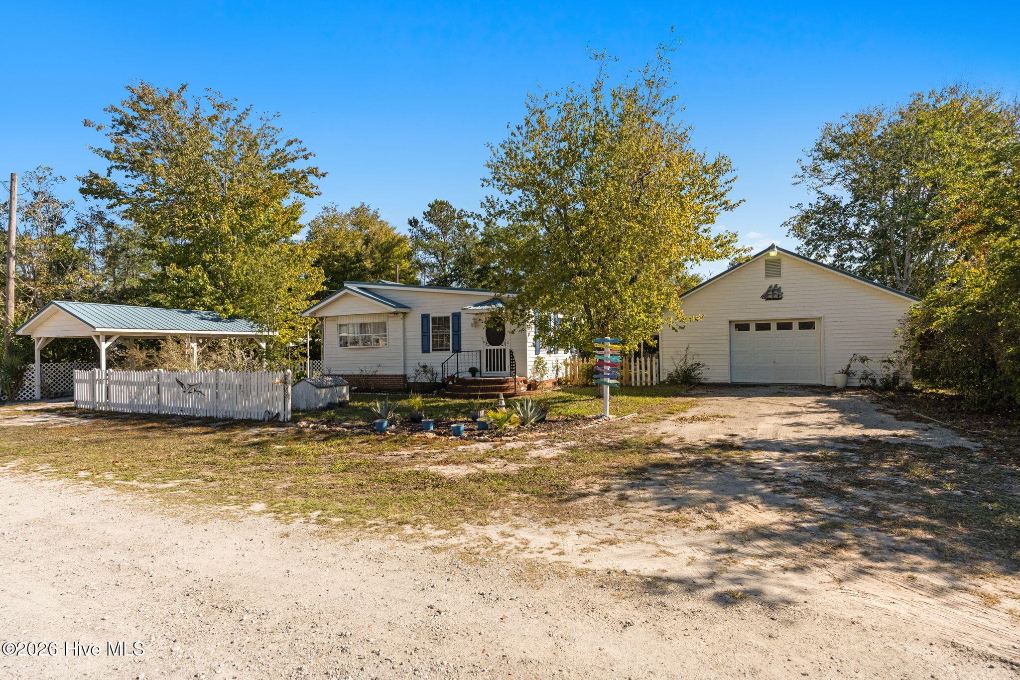 Manufactured Home at 2468 Captain Kidd Drive SW, Supply, NC 28462, photo 3 of 37