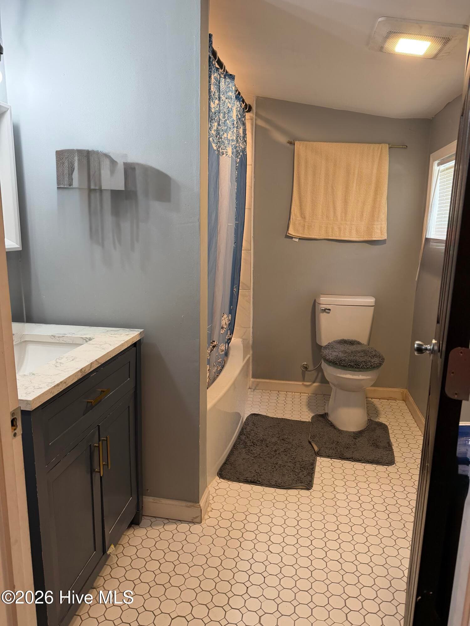 Single Family Residence at 204 E Oak Street, Goldsboro, NC 27530, photo 11 of 14
