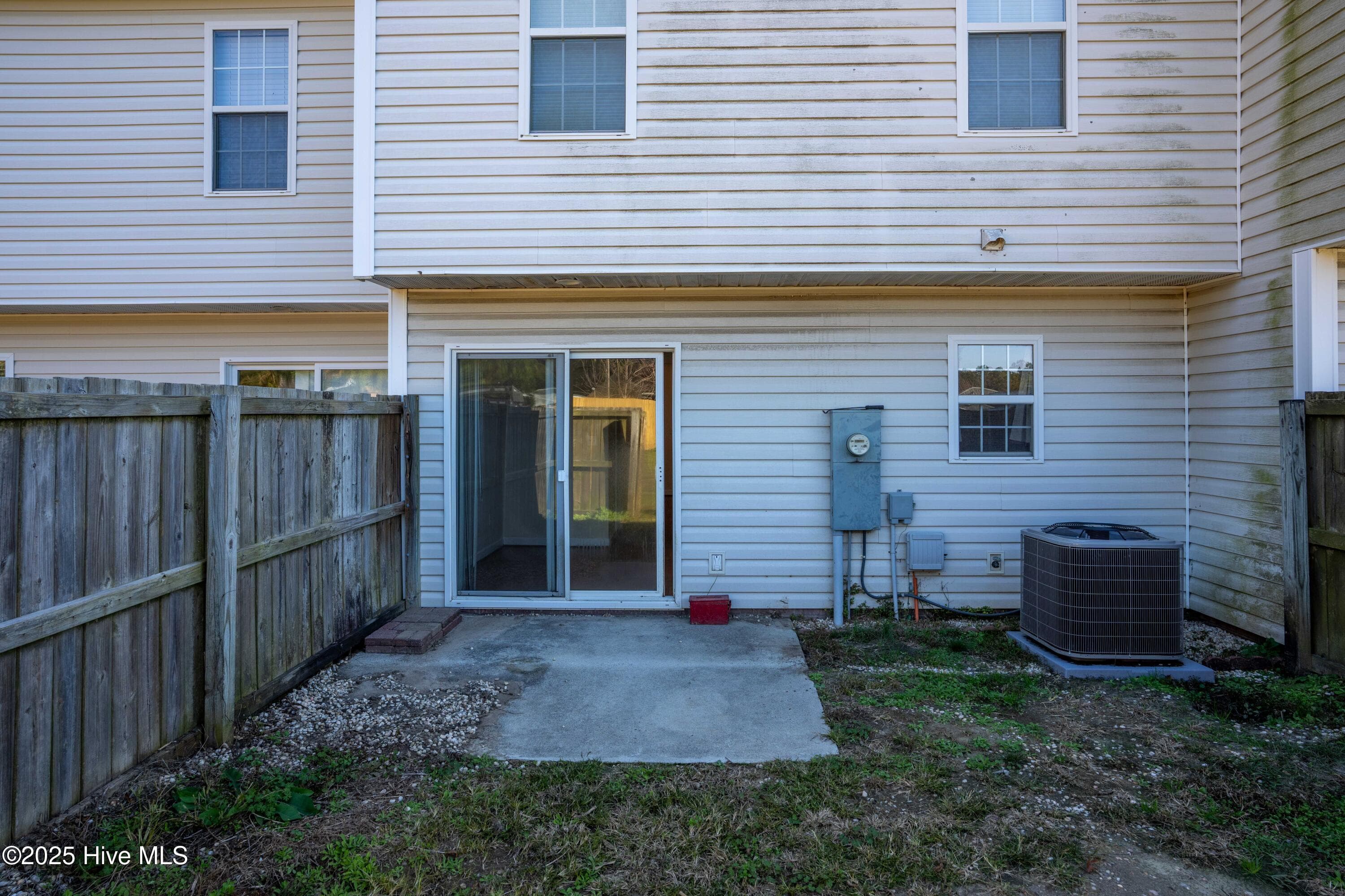 Townhouse at 113 Tillett Lane, Sneads Ferry, NC 28460, photo 16 of 29