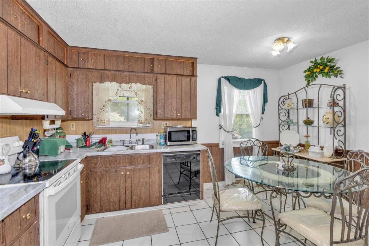 kitchen - 7025 Rance Perry Road, Appling, GA 30802