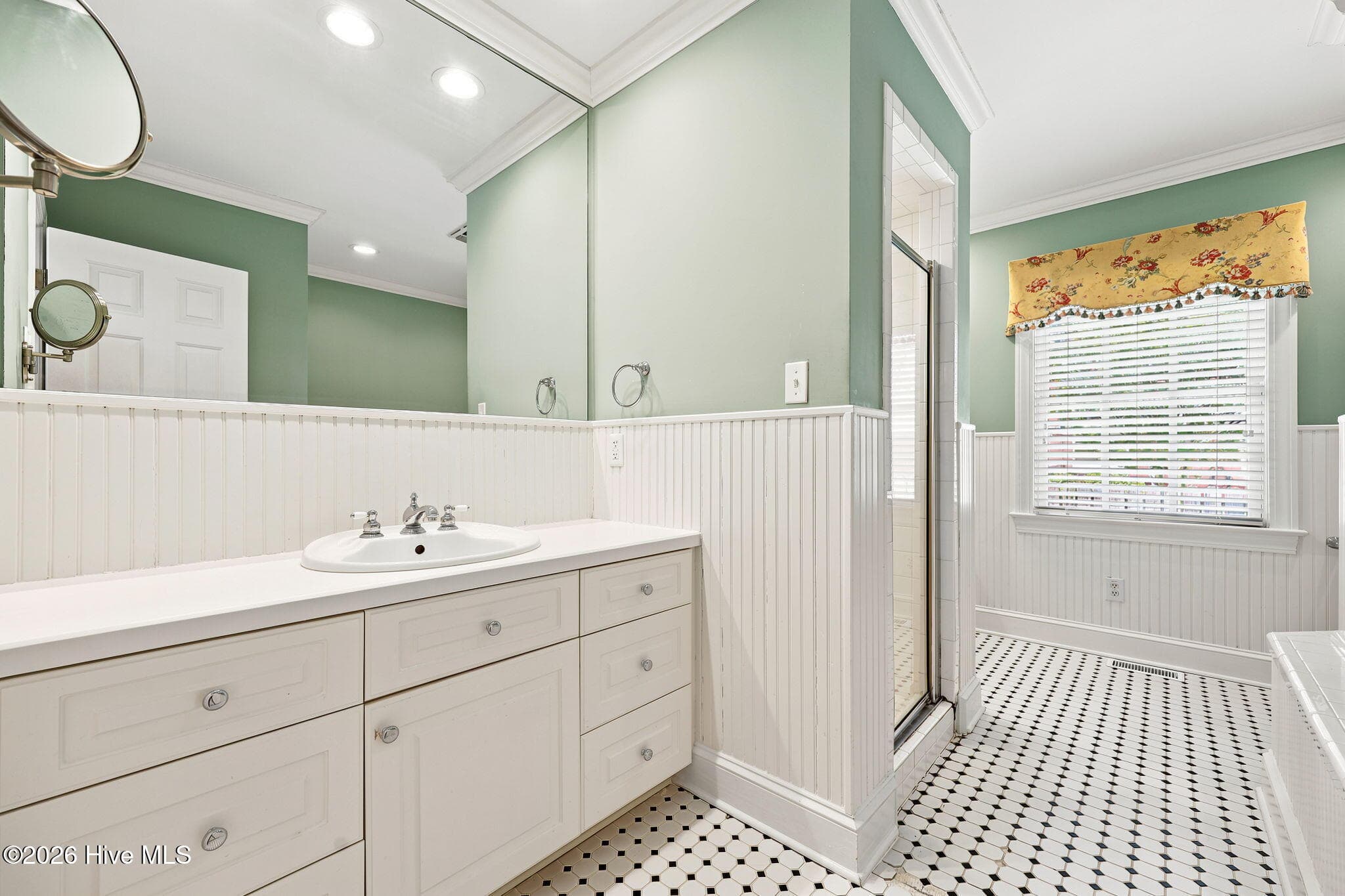 Single Family Residence at 1909 York Street, Kinston, NC 28504, photo 2 of 3