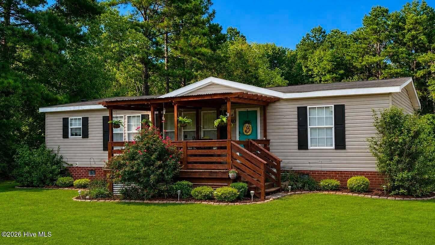 Manufactured Home at 250 Taylor Mill Road, Eure, NC 27935, photo 2 of 19