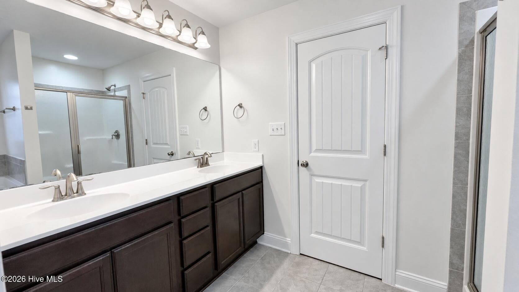 Ensuite Primary Bath w/ Dual Vanity - 2007 Snapper Street, New Bern, NC 28562