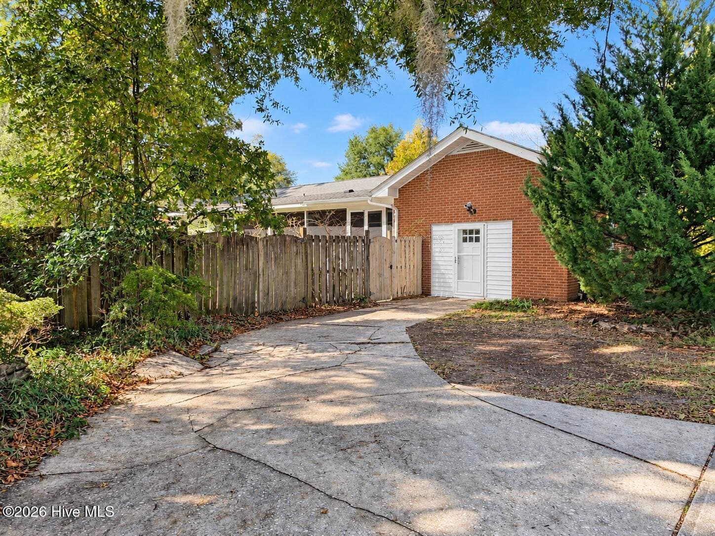 Single Family Residence at 320 Northern Boulevard, Wilmington, NC 28401, photo 68 of 159