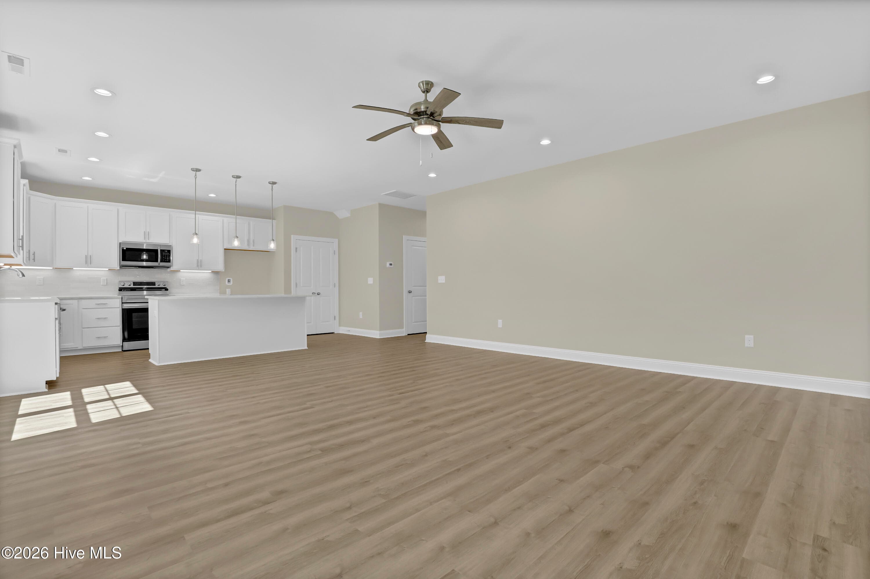 Single Family Residence at 126 Penquin Place, Hampstead, NC 28443, photo 4 of 21