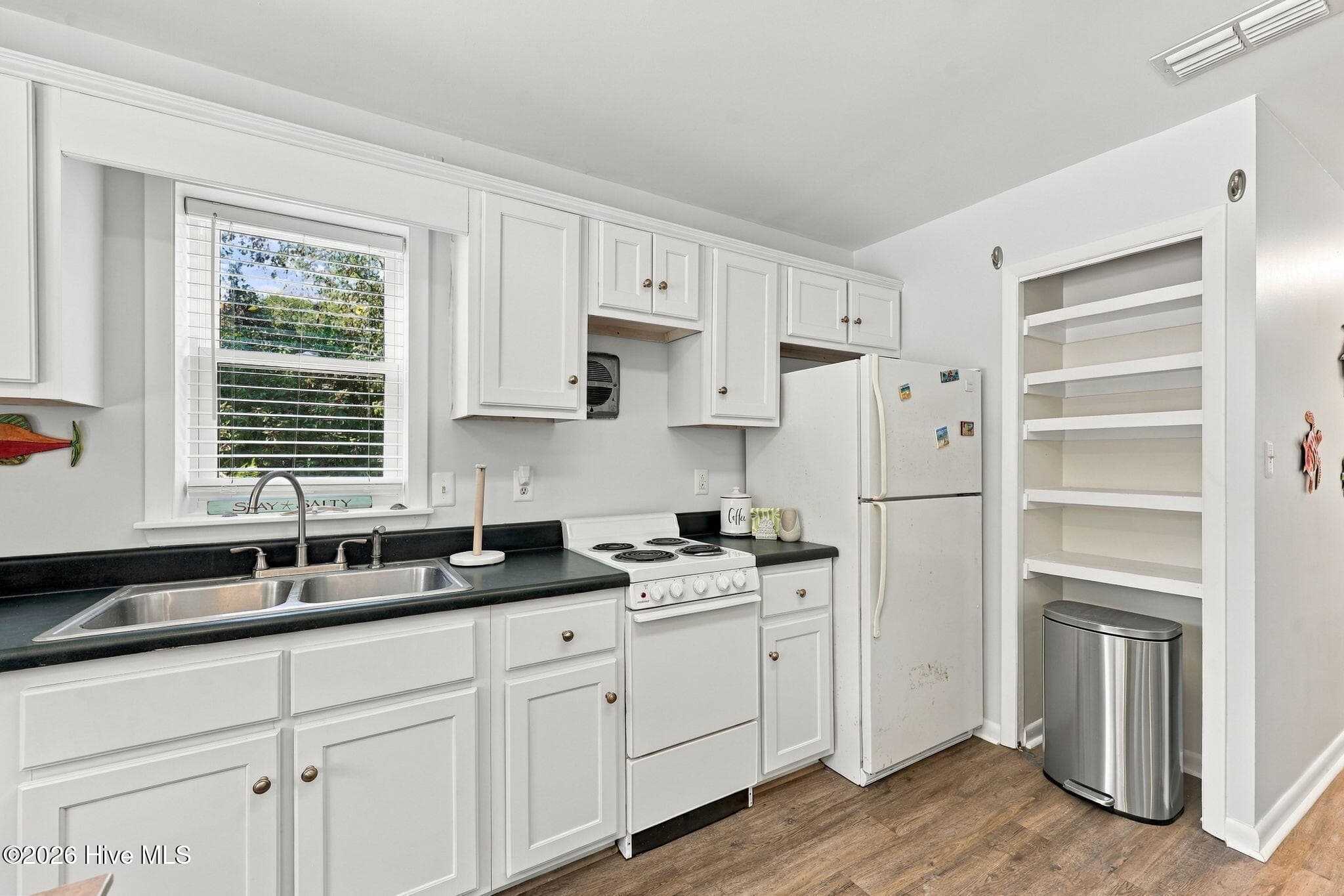 Single Family Residence at 118 Periwinkle Drive, Emerald Isle, NC 28594, photo 27 of 39