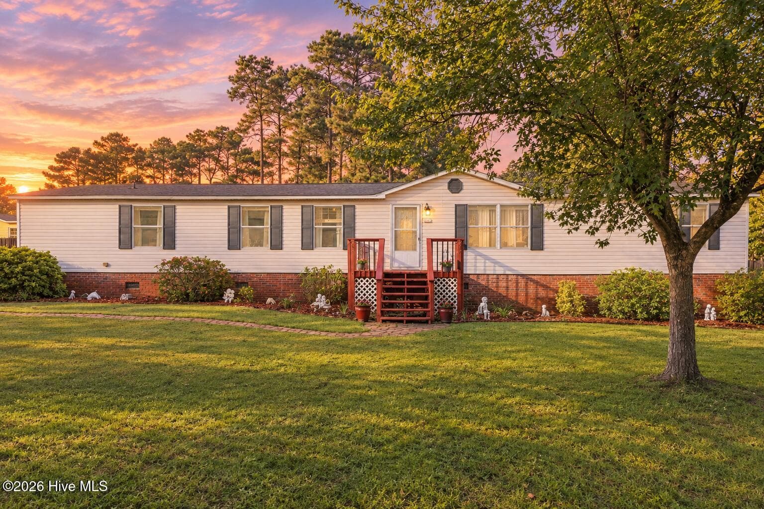 Manufactured Home at 683 Bay Harbor Drive, Hampstead, NC 28443, photo 2 of 40