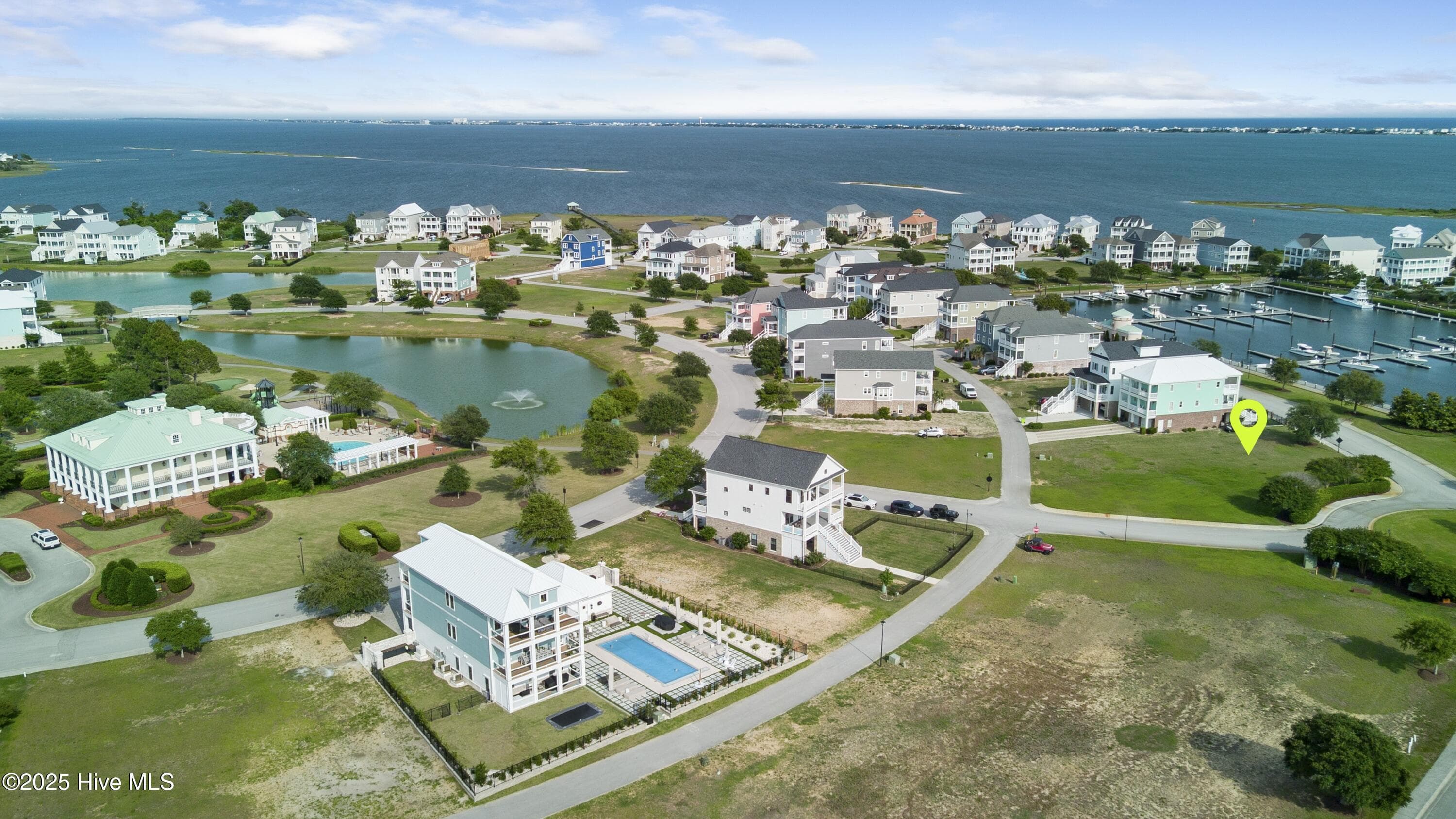 818 Cannonsgate Drive, Newport, NC 28570