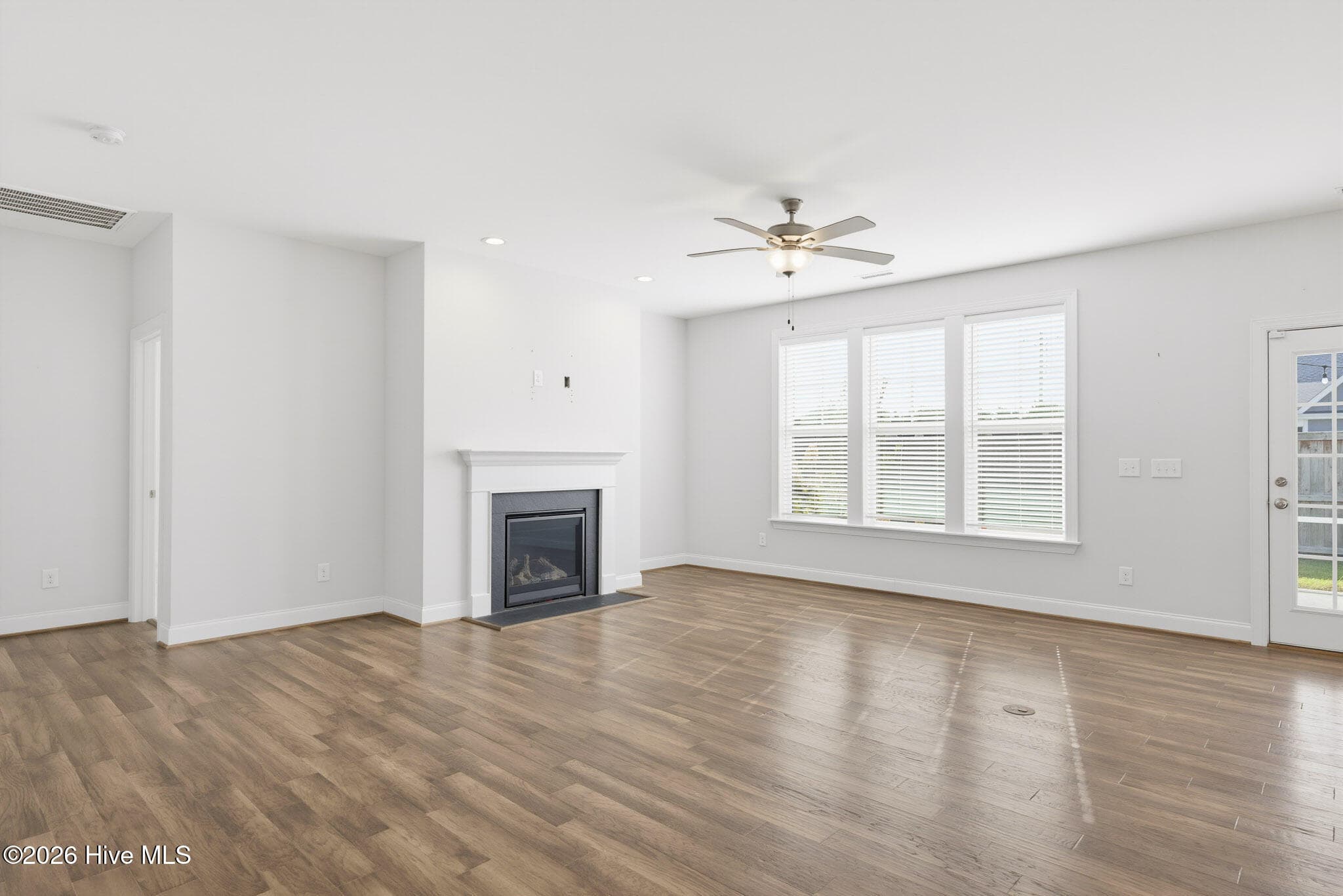 Single Family Residence at 13 Meon Lane, Hampstead, NC 28443, photo 18 of 64