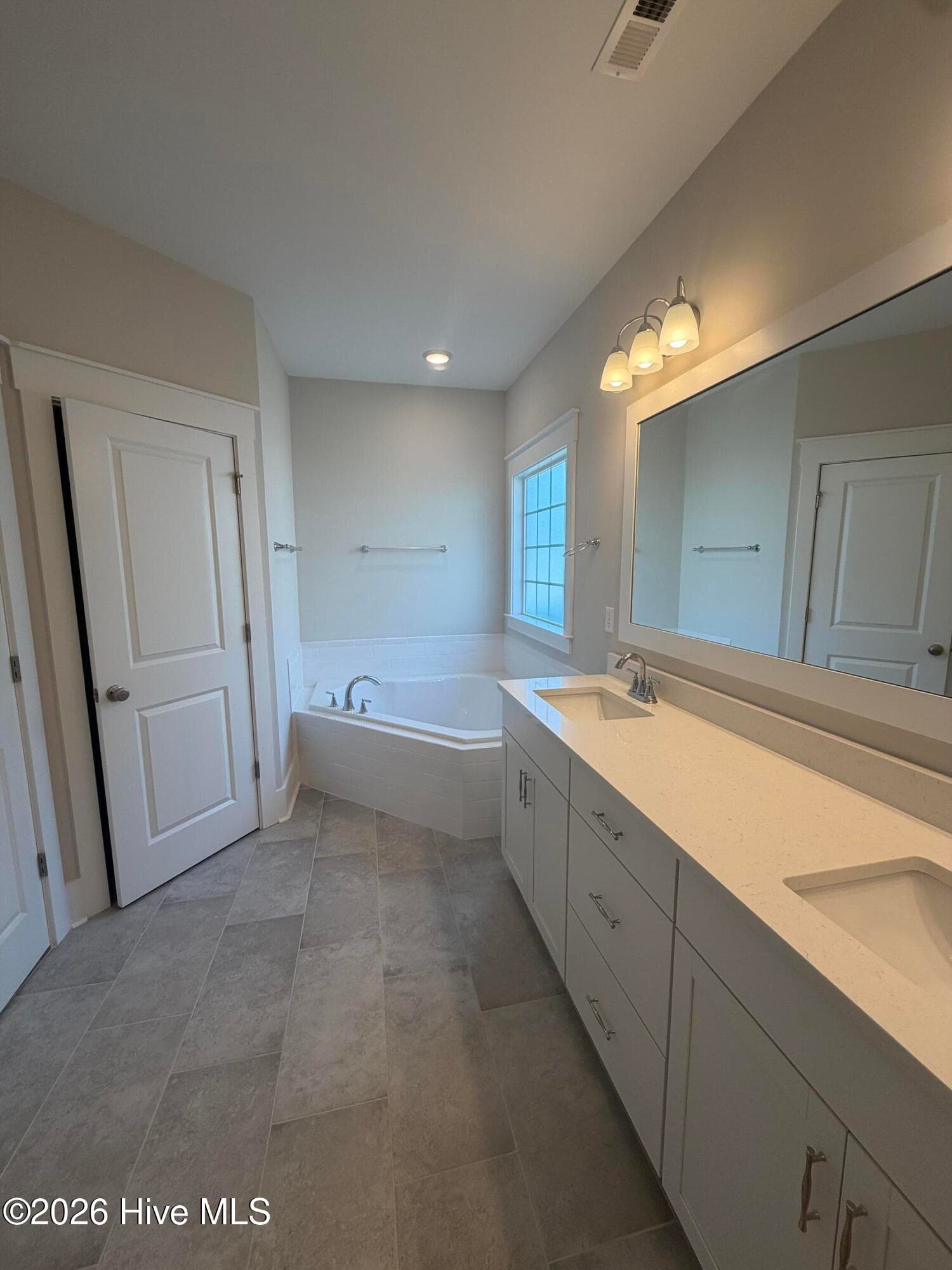Single Family Residence at 2528 Lakeside Circle, Wilmington, NC 28401, photo 53 of 80